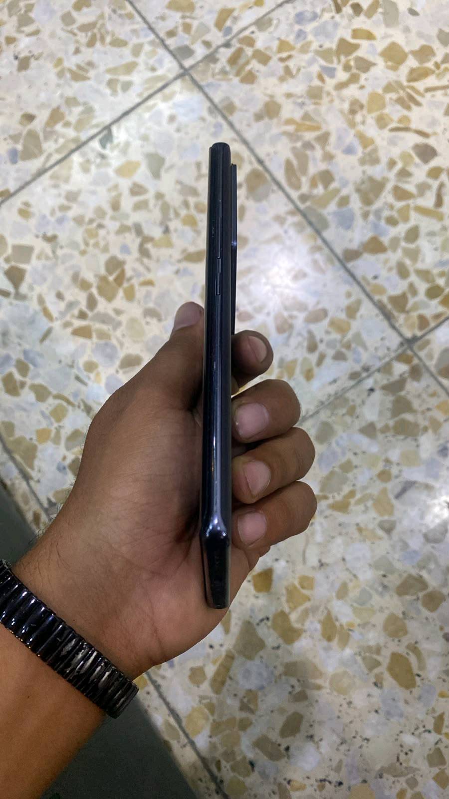 Infinix NOTE 40 Pro 5G
ذاكرة 256
دبل شريحه 
سلاسة بالالعاب 
كامرة اتصال تكنيك صوت كله يخبل 
بصمه اصبع شاشه وبصمه وجه 
بي فطر بالضهر خفيف ممأثر 
بدون ملحقات 
السعر: 250 وبي مجال 
العنوان : بغداد مدينة الصدر 
متواجد فقط واتساب ‏‪***********‬‏