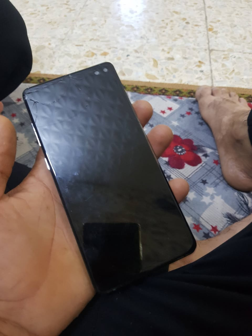 السلام وعليكم اس 10 بلاص عوزه شاشه فقط ذاكره 256 العنوان بغداد حي انصر *********** السعر 75 بي مجال
