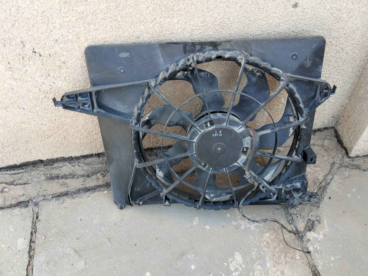السلام عليكم 
عندي راديتر ومروحه مال سياره كيا سنتافبه 
للتواصل واتساب ***********
