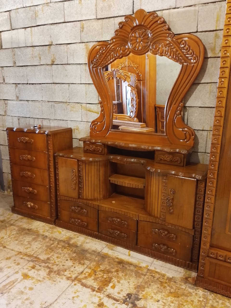 غرفه سته أبواب ملحق شغل ثكيل درجه اولى نضيفه جدا جدا غرفه رقم واحد فول اوبشن ‏‪***********
