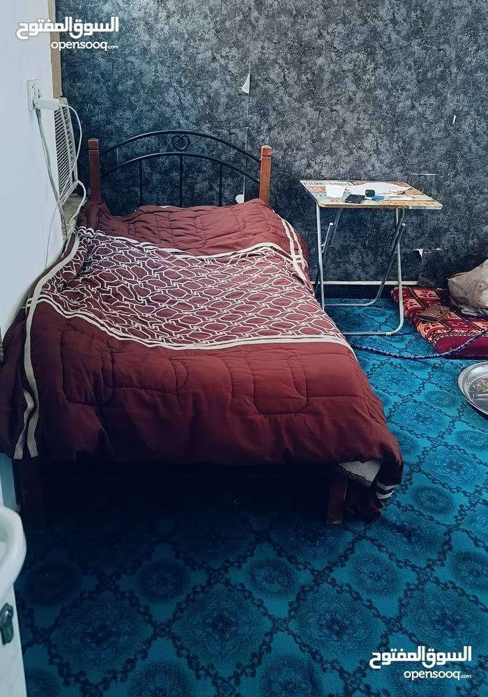 (سكن مشترك طلاب او موظفين)
شقة  في شارع فلسطين حي المستنصرية مؤثثة (اجهزة تبريد سبلت مكيف مبردات مراوح ثلاجة غسالة طباخ تخم قنفات وسرير لكل نفر  ...الخ 
بالاظافة الى خط سحب وانترنيت .
الايجار للنفر الواحد 150 الف شامل اجور النت والسحب
***********
