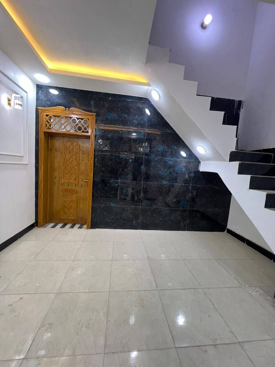 يالله يعلن مكتب التساهل للعقار عمود282) دار للبيع100م
لستفسار ***********::

طابو سند25 قرار محكمه 🏢📝

موقع /نجف 🏡الأشرف شارع المطار 

#مقابل قرية الغدير 

شارع تبليط عرضه20متر

***********  سعر 38معه المجال 

البناء درجة اولى كامل مفتاح 🔑🏡 

غرف1 /صاله/مطبخ / ستقبال/ صحيات

بناء فول/ اساس + سقف كونكريت + طابوق

ألخدمات 🏡 ماء/كهرباء/مدارس/سوق/تبليط/لحد الباب
