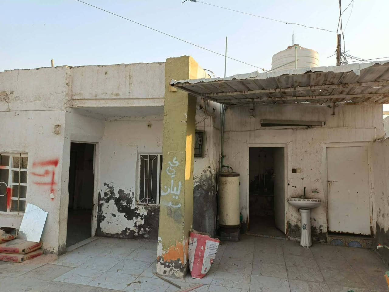 بيت للبيع المساحه 170 متر السعر 17 مليون دينار وبيه مجال للشراي يدلل موقع البيت حي ابو سلام قرب مدرسة الوقف الشيعي ابيع اقصاد ونقد مراجعة الرقم ***********
