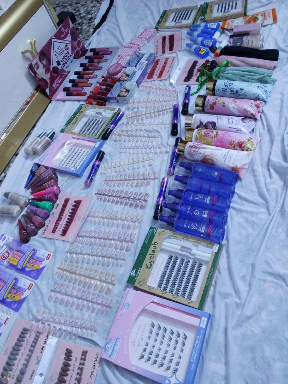 شلعه كامله اليوم جبتها ابيعها بسعرها 112 قطعه ب 140 وبيها مجال *********** هذه رقمي وتساب
