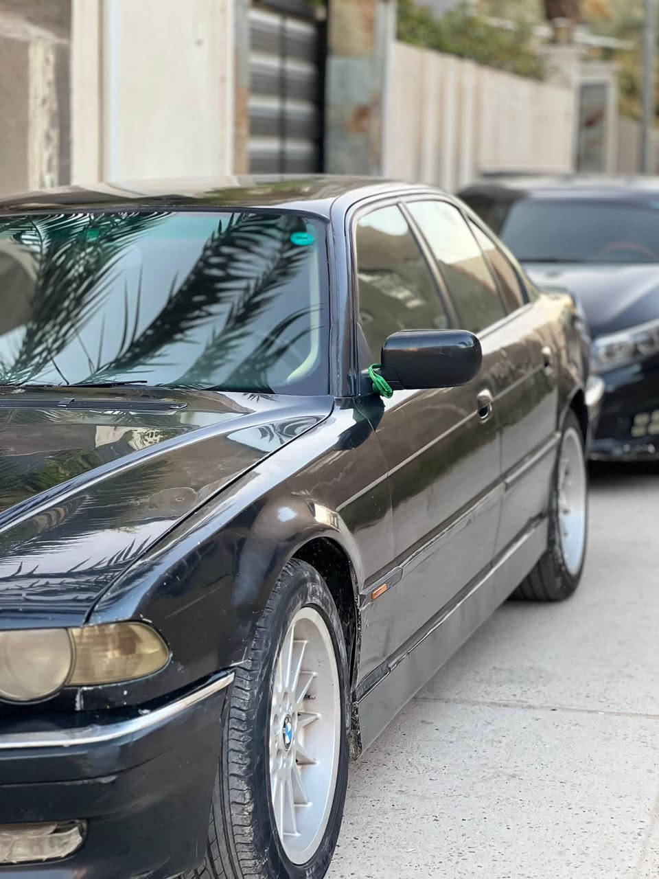 ⸻

🚨 للبيع BMW E38 موديل 1999 – 740i 🚨
🔥 ماكينة 4.4 V8 – سيارة مميزة جداً ونظيفة
شكل موديل 2000
للبيع BMW E38 موديل 1999، سيارة مرتبة ومحافظة عليها، وحالتها ممتازة، ومناسبة جداً لعشاق الـ E38 والـ BMW الكلاسيكية.

🔹 المواصفات والتجهيزات:

• ماكينة 4.4 V8
• الماكينة والقير بحالة ممتازة
• دينمو جديد
• منظومة الماء جديدة
• السيارة خرسة وهادئة وما بيها أصوات مزعجة
• داخلية جلد أسود نظيف جداً
• ستيرن صاجي أصلي
• كشنات كهرباء
• حركه/تحكم كهربائي حسب التجهيز
• بردة كهرباء خلفية
• حساسات خلفية
• تبريد مناخين
• التكييف شغال وبارد جداً ❄️
• ويل أصلي Alpina 18
• لايت زينون
• كهربائيات السيارة كلها شغالة
• السيارة محافظة ومعتنى بها

🛠️ السيارة عناية مهندس حسين المميز
السيارة ما يمسكها إلا مهندس حسين المميز، وهو المسؤول عن صيانتها ومتابعتها.

📌 سيارة نظيفة ومميزة، .
🔥 E38 … هيبة BMW.

للتواصل والاستفسار:
📞 [***********[

