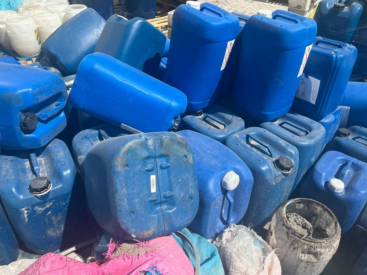 جليكان ٢٥ لتر بو فروشتن
ناونيشان : پشت ايداره ي گةرميان- ته نيشت كارگه ي شياو

***********
 نرخي يه ك دانه ١.٥٠٠
