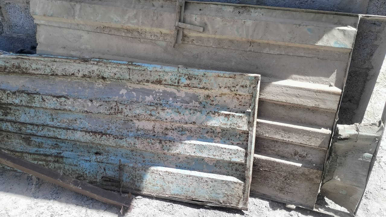 جينكو طول 4 ونص عدد 4
فنرات ثنين نضاف 
بيبان حديد عدد 4
مجموعه شخاط
طبقات حديد ثنين
***********
