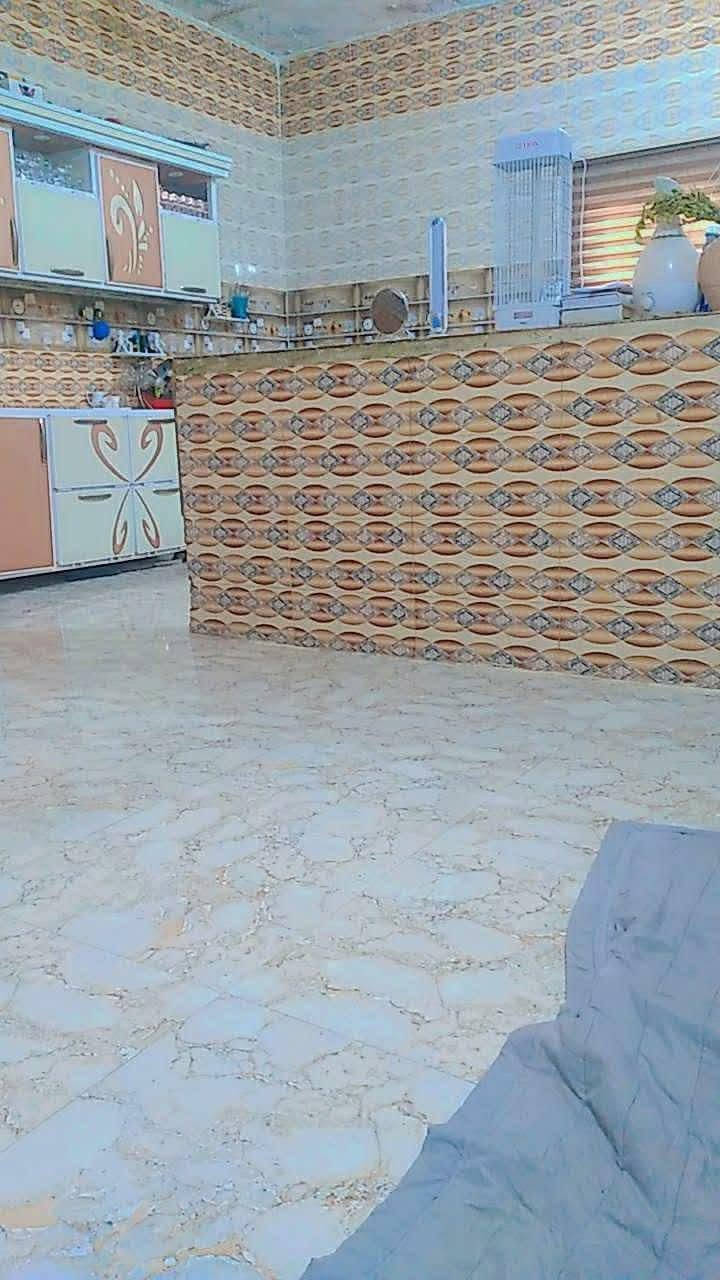 سلام عليكم بيت لبيع سده مال دفاس مساحته (110)بي غرفه 4في 5 وحده بي دوانيه 4في 5 صاله عل مطبخ طرمه 8 متار بي خدمات ماي مجاري كهرباء تبليط راح يوصله***********    السعر ب ٣٥ وبي مجال
