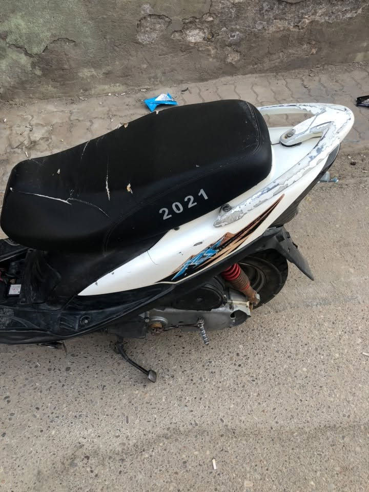 ماكس عدله مفتوحه كهربائيات كله شغاله لايت عالي ناصي زنون دراجه لاتنقيص ولاتبخير عوزه بس سلف  كفر كدام موجود سعر 450بيهه مجال ***********
