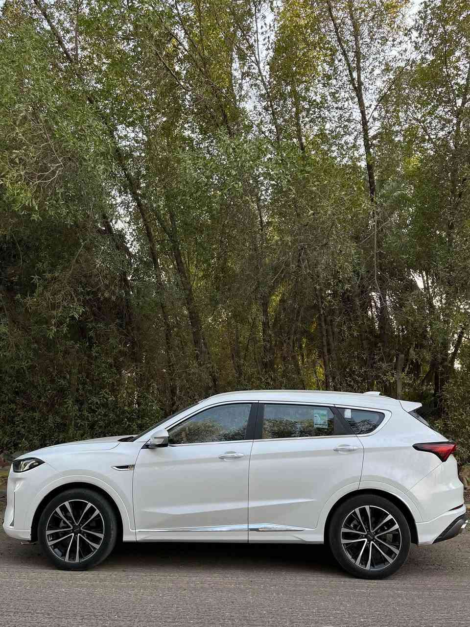 🚘 للبيع جيتور X70 Plus Luxury

🏢 من شركة جيتور هارلم العراق
📅 موديل 2024
🛣️ الممشى: 53,000 كم

🔥 المواصفات:
• محرك 1.6 Turbo
• 197 حصان
• عزم 290 نيوتن
• قير 7 سرعات DCT
• دفع أمامي FWD
• جنوط 20 إنچ
• فتحة سقف بانوراما
• باب خلفي كهربائي
• داخلية جلد
• مقاعد أمامية كهربائية
• مقاعد أمامية تدفئة وتبريد
• مكيف + فتحات تكييف خلفية
• شحن لاسلكي
• شاشة ترفيه
• كاميرا خلفية
• حساسات ركن خلفية
• مراقبة النقطة العمياء
• تحذير مغادرة المسار
• فرملة طوارئ متقدمة
• مثبت سرعة
• مراقبة ضغط الإطارات TPMS
• 6 وسائد هوائية
‏• ABS + EBD + BAS
‏• ESP + TCS
‏• Auto Hold
‏• EPB فرامل إلكترونية
‏• HHC مساعد صعود المرتفعات
‏• HDC مساعد نزول المرتفعات
• 7 مقاعد

💰 السعر: 25,250,000 دينار عراقي

📍 الموقع: بغداد – البلديات

***********
