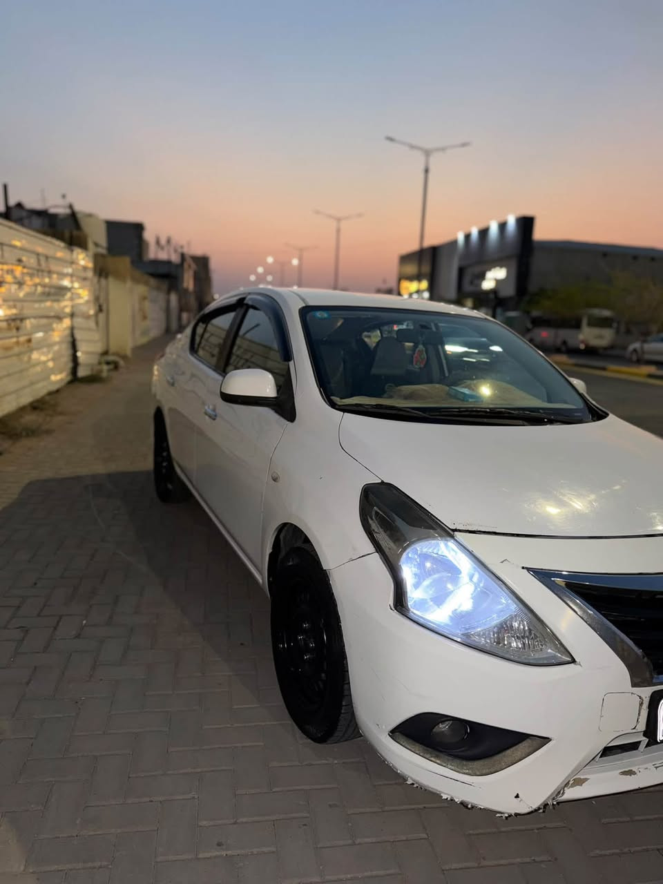 نيسان صني هندي 
موديل ٢٠١٩ بليته زرگه
رقم بصرة شرط المداور 
السياره كفاله من محرك و كير وتبريد خير من الله
دوشمه درجة اولى 
وتخم تايرات جديد
ماشيه ١٦٠ كيلو 
مبدل بيهه جاملغ امامي وجاملغ خلفي معدل وقبق صندوك مبدل 
السياره جاهزه مكاني بالمعقل
سعرها ٩٣ وبيهه مجال حگ الجيه
موجود واتس اب فقط 
***********
