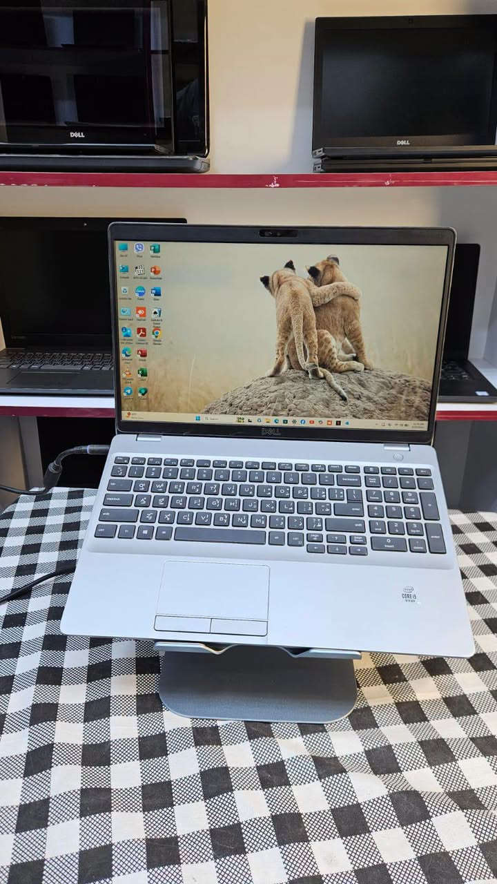 🔥 متوفر كمية حلوة 🔥

🏗️ للمهندسين وطلاب الهندسة والمصممين — جهاز Workstation عملي بكرت NVIDIA Quadro، مناسب للأعمال الهندسية والتصميم وبرامج الـCAD والمشاريع الدراسية والاحترافية.

💻 Dell Precision 3551 — قوة فئة H مع كرت Quadro P620

⚜️ المواصفات:

⚜️ المعالج: Core i5-10400H — الجيل العاشر — فئة H
⚜️ الرام: 8 كيكا DDR4 — قابل للتطوير
⚜️ الهارد: 256 كيكا SSD M.2 — قابل للتطوير
⚜️ كرت الشاشة المنفصل: NVIDIA Quadro P620 — 4 كيكا
⚜️ كرت الشاشة الداخلي: Intel UHD Graphics — 4 كيكا (ذاكرة مشتركة)
⚜️ حجم الشاشة: 15.6″
⚜️ دقة الشاشة: FHD 1920×1080
⚜️ نظام التشغيل: Windows 11 Pro
⚜️ الكيبورد: عربي / إنكليزي ليزري — بدون إضاءة
⚜️ الشاحن: Dell دائري — 130 واط

🎁 الهدايا والملحقات:
• حقيبة لابتوب
• شاحن Dell أصلي
• ماوس
• ماوس باد
• تغليف احترافي (داخل كرتونة)

🛡️ الضمان والخدمات:
• فحص اللابتوب ومقارنة المواصفات والنظافة قبل الاستلام عند المندوب.
• ضمان أسبوع كامل بعد الاستلام.
• تنصيب البرامج الأساسية وOffice حسب الطلب.

🚚 التوصيل: التوصيل متوفر إلى جميع محافظات العراق

📞 للحجز أو الاستفسار (متوفر واتساب):
*********** – ***********

📌 موقّعنا: بغداد الأمين الثانية

📦 العدد المتوفر: كمية

💰 السعر: 525,000 دينار عراقي
