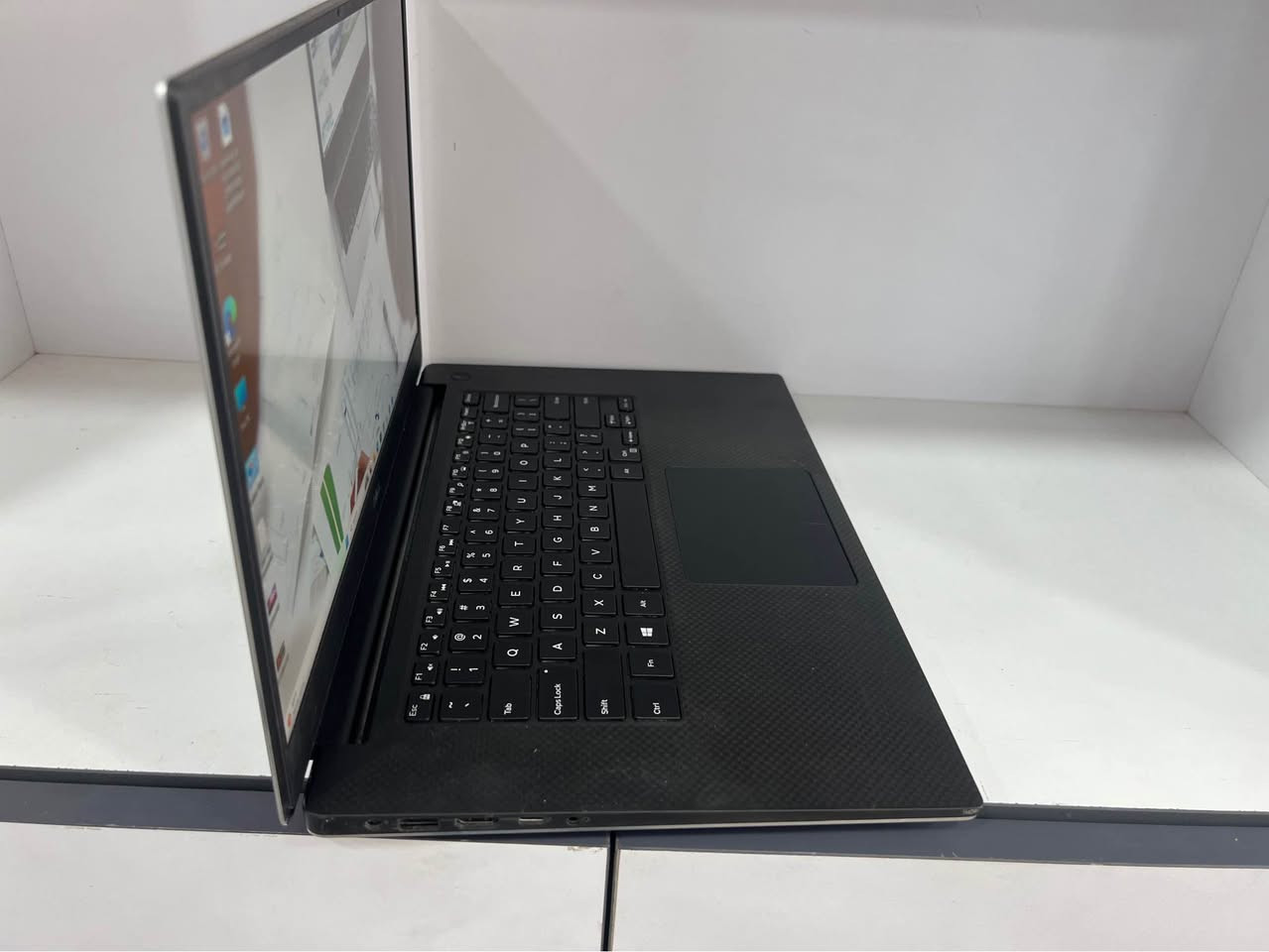 تريد لابتوب هندسة او تصميم او مونتاج ؟ حتى العاب يشغل؟
Dell precision 5540 
 core i7 جيل تاسع
فئة H عالية الاداء
رام 16GB DDR4 قابل للتطوير
ssd nvme 512  الهارد قابل للتطوير

كارت شاشة خارجي Nividia quadro T1000 4GB

شاشة 15.6 FHD بدقة والوان واقعية 

بطارية ضمان ساعتين الى 4 ساعات تشغيل مستمر

نظافة عالية موضحة بالصور ، راسلنا نصورلك ڤيديو لأي شي تريده

***********
اي لابتوب بالك اكدر اوفره راسلني وتدلل

السعر 580 الف مكاني اربيل شارع سلطان مظفر - قرب المحافظة (مكتب ) 
ضمان شهر كامل على القطعة هارد وير وسوفت وير مع وصل ضمان
توصيل متوفر لكلّ المحافظات مجاني بغداد, العراق
