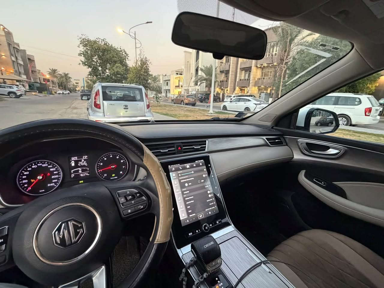 السلام عليكم
MG RX5 2023 

خليجي بأسمي استلام من الوكالة رقم بغداد 

محرك 1.5T كير AT ماشية ٤٦ الف كم تحت الضمان ٦ سنوات او ٢٠٠ الف كم ومستمر علىالصيانة في الشركة...بدون صبغ فقط بارد في البنيد على كد كف اليد و بارد في الصندوق على كد اصبعين.. ومحددهن بالصور 

السعر ١٣٦ وبيها مجال شي قليل كلش 

للاستفسار اتصل ممتواجد على الفيس 

***********
