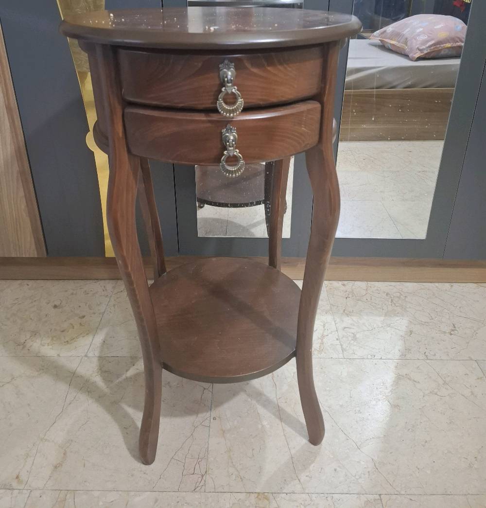 غرفه نوم شبابيه سعرها ٥٠٠ الف وبيهه مجال  اخت الجديده  
الميز اتواليت بس السجه مال الجرار  فالته  بس الجرار موجوده 
كنتور صاج ٤ بيبان كل خانه ٤ طبقات سعر ٤٠٠ الف وبيه مجال
طباخ ايطالي  اخو الجديد شغال الفرن والعيون شغاله السعر ٤٠٠ الف  وبيهه مجال 
الميز كومدي ٤٠ الف وبيه مجال 

عجانه وقلايه هوائيه وعصاره مال فواكه  جديدات كلاثتهن   ٢٥٠ الف  
اي استفسار على هذه الرقم  
***********