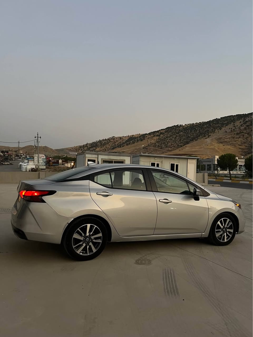 Nissan Versa 2020
مواسه فات
به سمه شاشه كاميرا  دواوه رادار پيشو پشتى ئاويّنه رادار ويل كروّم ناو زةرد وسپي تحديد سورعه دوكمة سپؤرت سوكان فؤليؤم
جوار تايةي نويي لة ژيرة
يةك دينار مه سره فى تيا نيه
يةك جاملغى پشتةوة بؤياغة ئرباكيش تة تةقيوة  كشتى به شةرت كيرٍ ومه كينة بة شةرت  به ناو كردن وتعويل كردن به شةرت 
نرخيشى ١٠٨$ مةجاليكي كةم …. ژمارةي موبايل *********** سوران, أربيل
