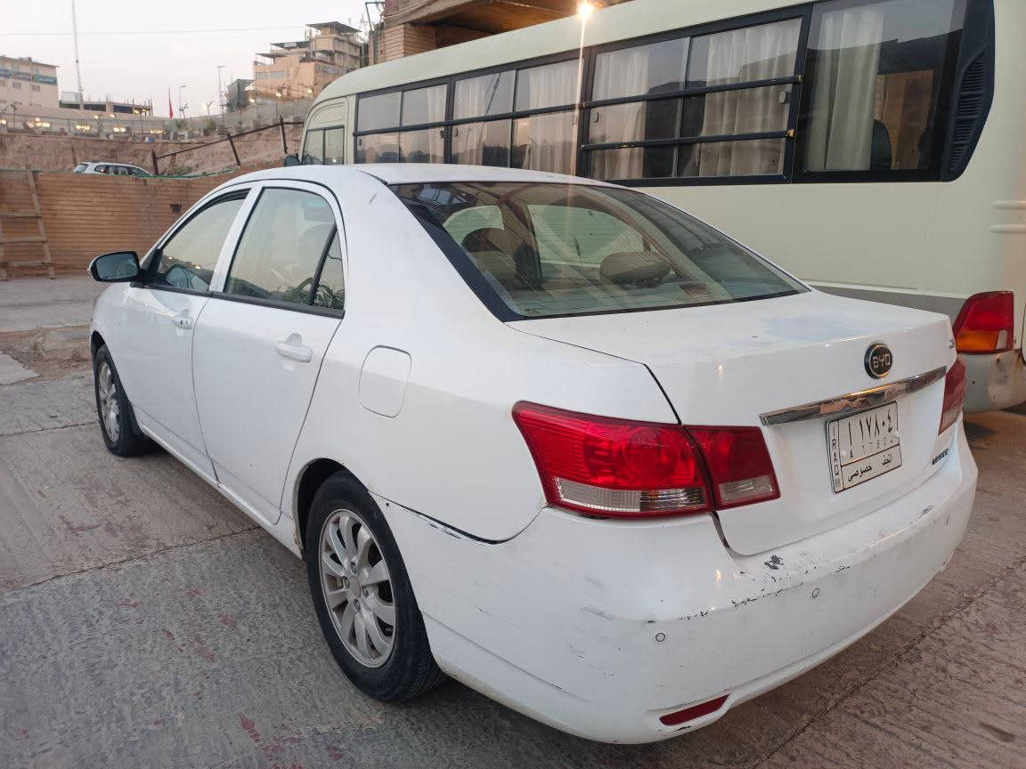 سلام عليكم
اخوان للبيع BYD. G3 موديل 2013
مواصفات بصمه فتحه قماره كشنات جلد دواخلها
 حلوه تبريد شغال 
 كير محرك حداديه حيل نضيفات سياره ما بيها حادث فقط باردات و اشويه جراد بالبدي لون سياره  أبيض رقمها نجف مدور ثاني يوم للاستفسار الاتصال *********** السعر 50وبيه مجاله
