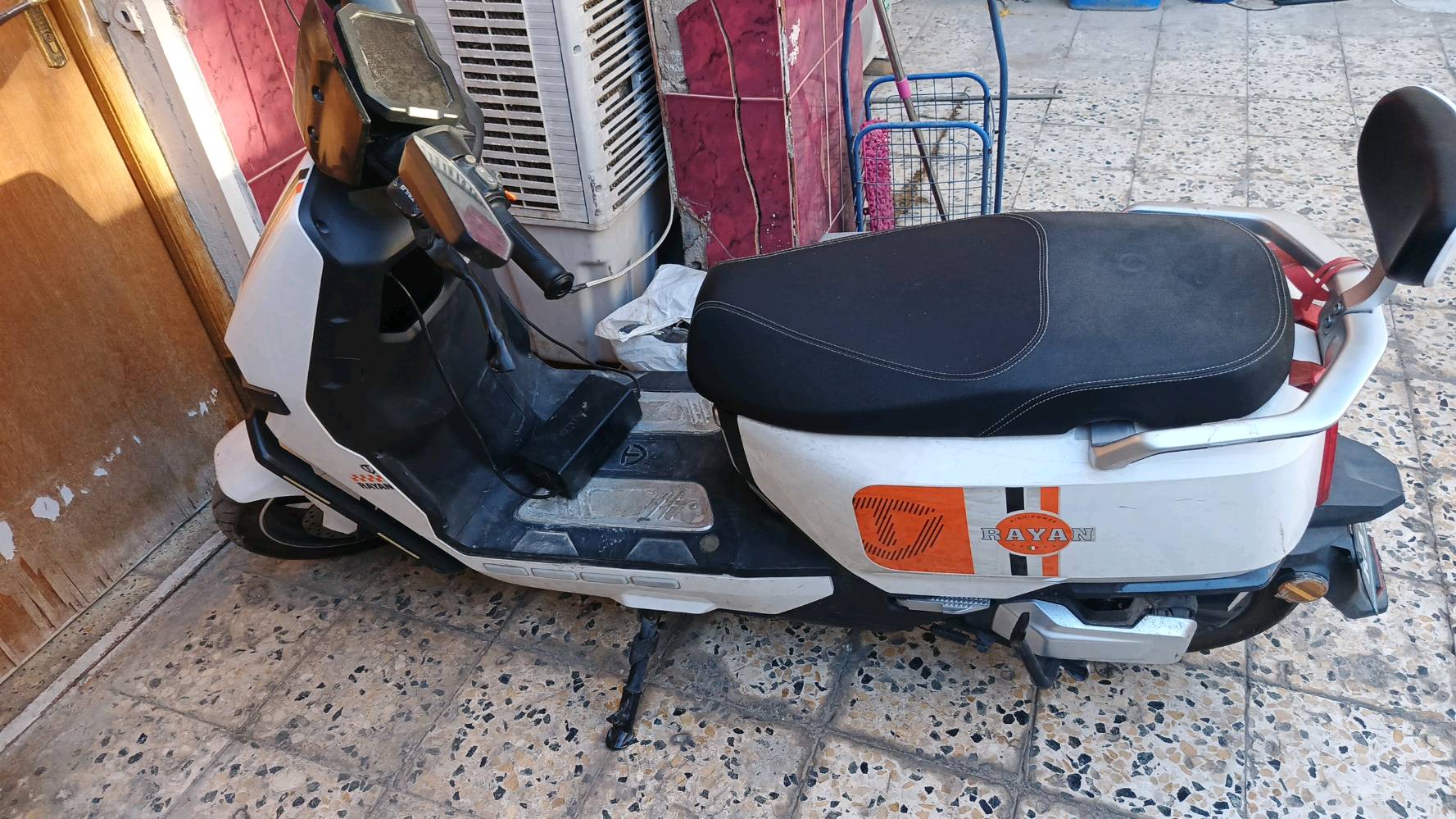 دراجه 🔋⚡الريان وحش الكون 
موديل 2025
بطاريات 🔋نظيفه جدا مفحوصه
تايرات جدد 
ماشيه 3600 
كفرات سليمه من شخوط ولكسر
كهربائيات بلادي 
بصمه عدد 2
مكاني الحرية بغداد 
رقم ***********
السعر ٩00 ألف
