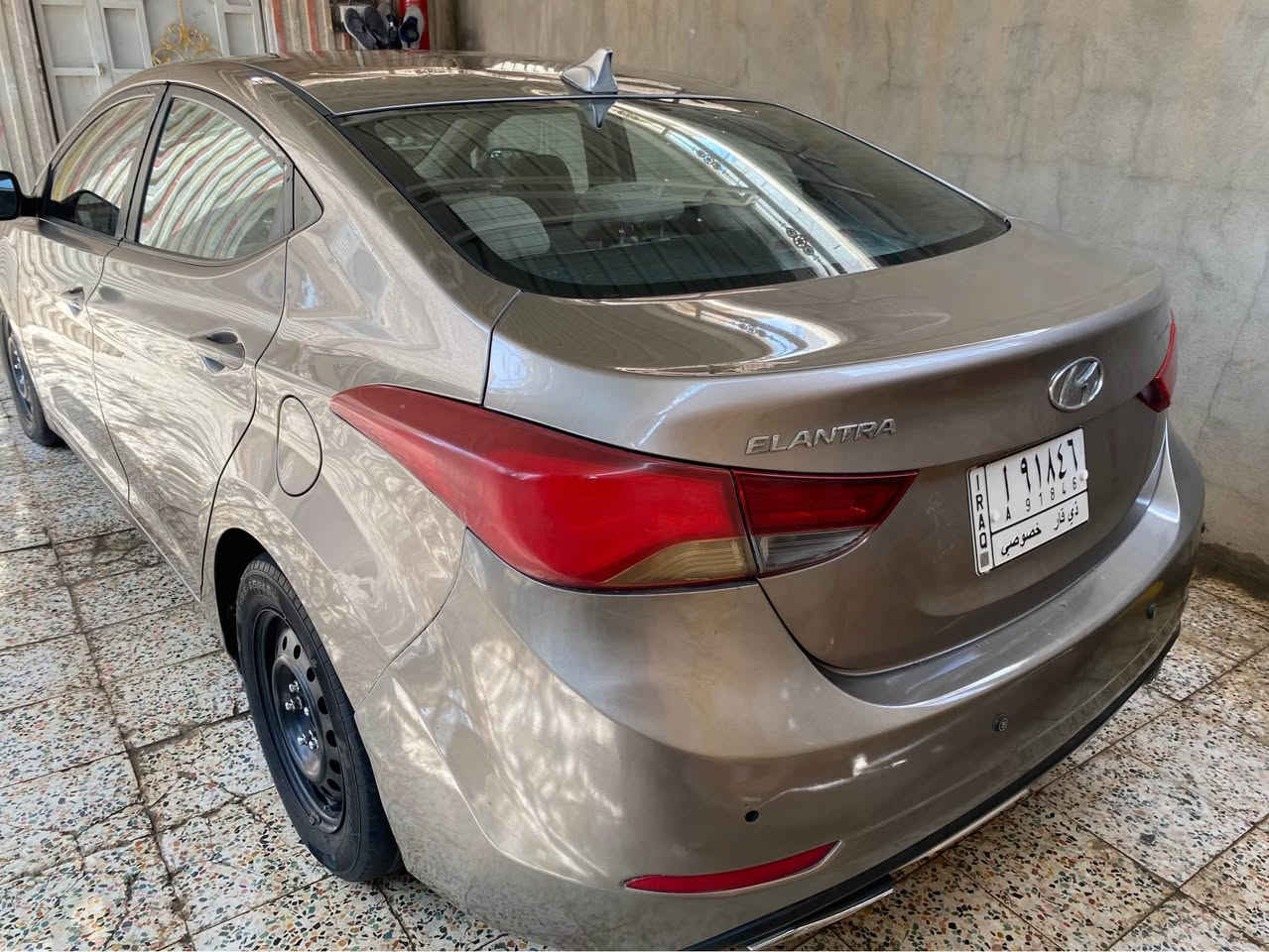 السلام عليكم 
النترا ١٦ وارد امريكي حره تحويل رعيها جيراني حادثها باب السايق ومدكر الامامي تبديل اصلي ورش بيها باب خلف السايق وبنيد وقبق الجنطة تبديل قطعه اصليه نفس اللون يعني ٥ قطع 
تبريدها عاطل كنبريسر ومكينه بيها ضعف سهرها ٨٠ 
مكانها الزبير المربد الجديد *********** الزبير, البصرة
