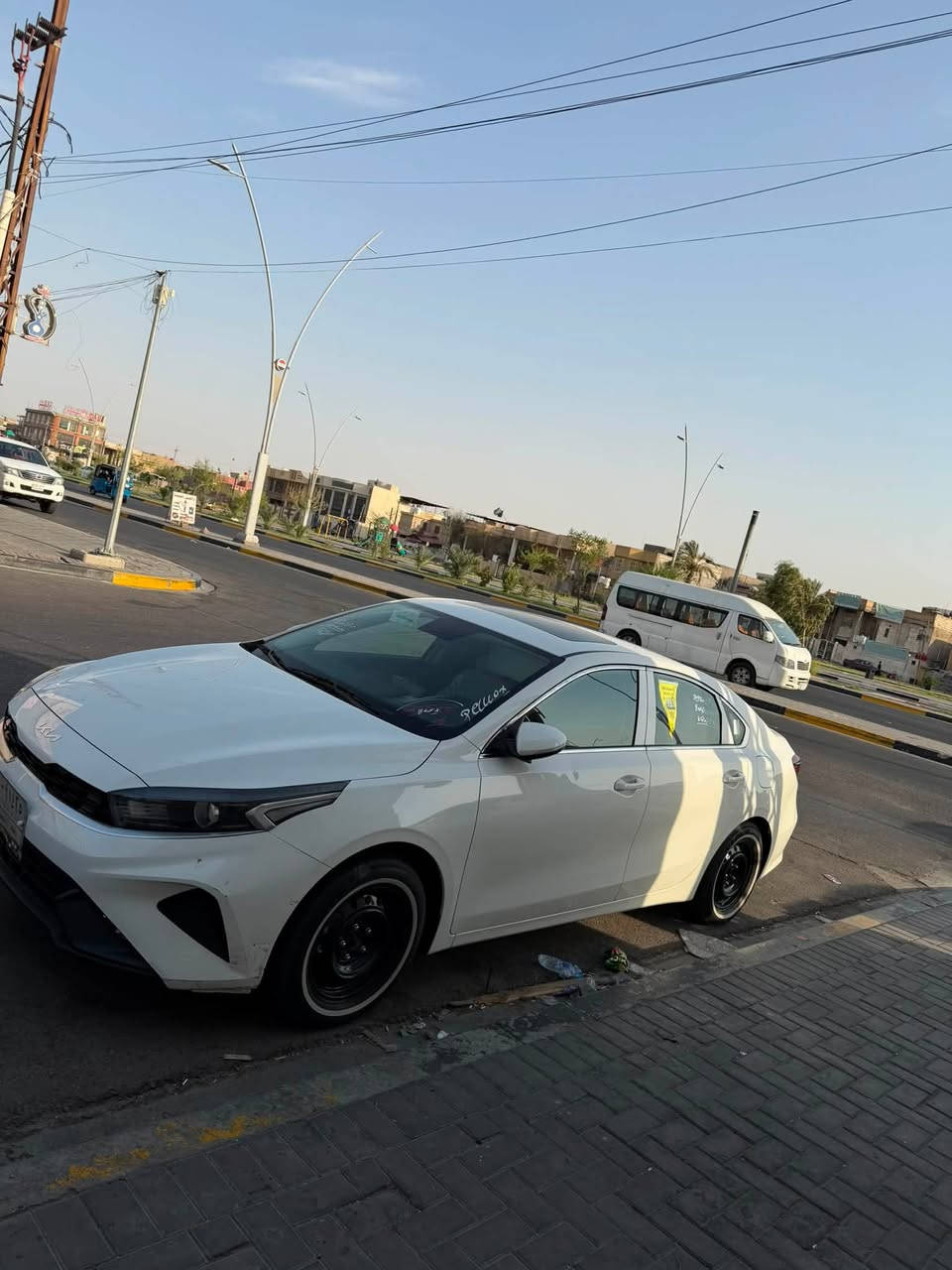 البيع كيه سيراتو خليجي مال اقصاد باقيلها 10تشر وصير حره فول موصفات السياره الف وستميه ماشيه 90سياره  جديده بيها بس هاي بل داير وشوي بل باب طكت مال دراجه والباقي كفاله من كلشي سعر 143بكان بصره قبله اي ستفسار علا الرقم ***********
