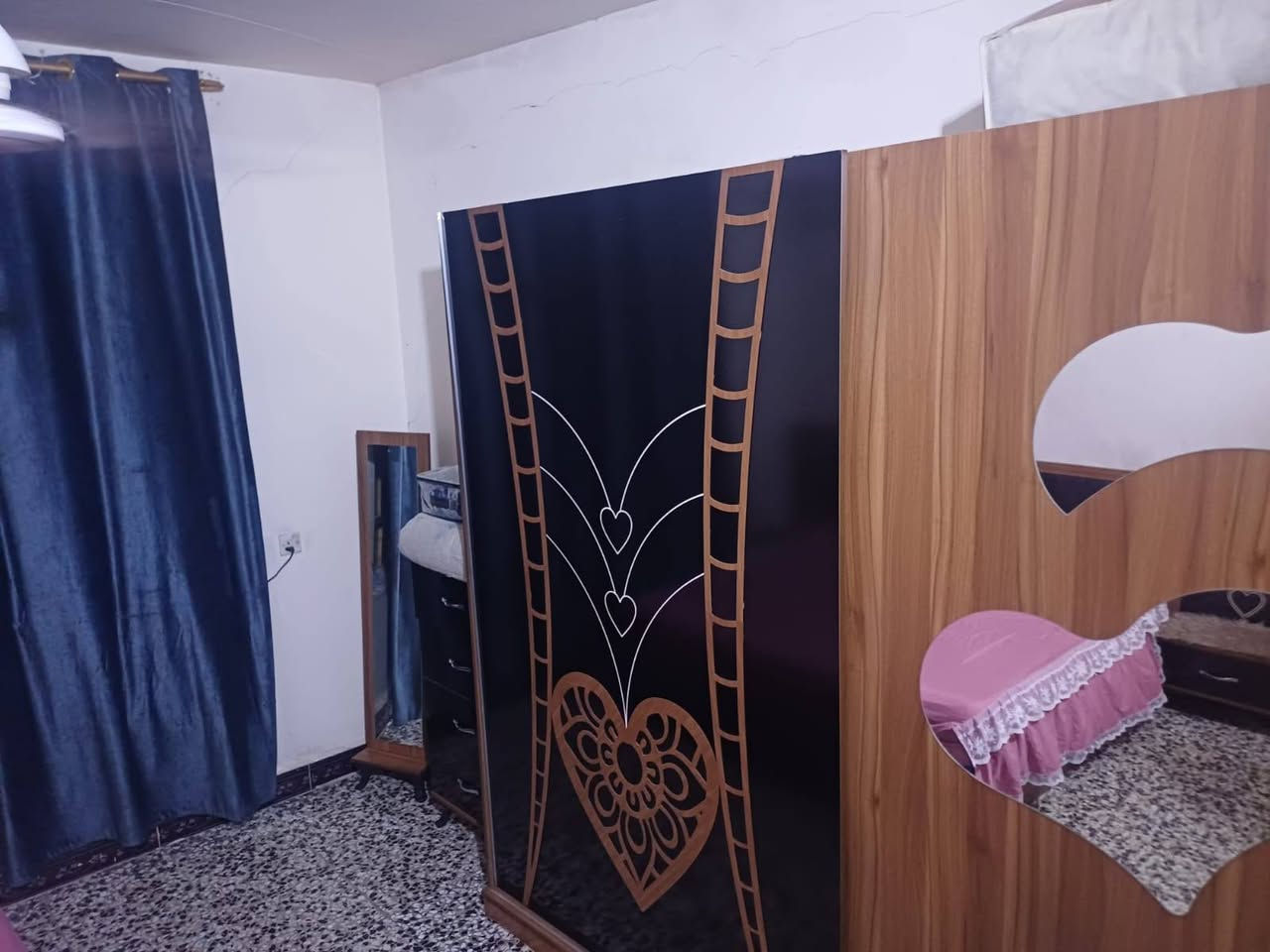 غرفة للبيع • ما بيها أضرار • بيها مجال