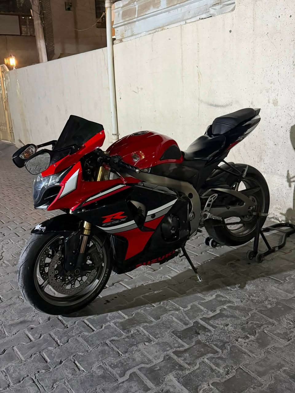 سلام عليكم جكسر 1000 موديل 12 كير مكينه ضفيره كفاله بدون رقم ماشيه 32 الف وارد امريكي عليهة برمجه 3 مودات كلش قويه بك فاير كزوز بروكس باتري BS اصلي مكاني بغداد الحريه سعرهة 59 وبيه مجال تواصل ***********
