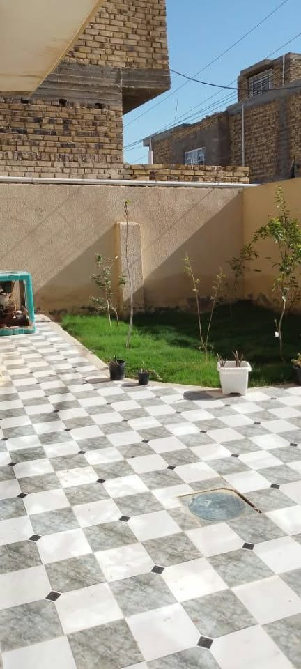 دار للبيع 250متر طابقين طهمازيه فرع مدرسة الهدف قرب الروائي الصغير الطابق الأول غرفتين وهول ومطبخ وصاله وطارمه جبيره وحديقه وممر داير البيت وصحيات داخليه وخارجيه والطابق الثاني غرفه وهول وصحيات وصطحين طابو زراعي 25للاستفسار اتصال ***********
