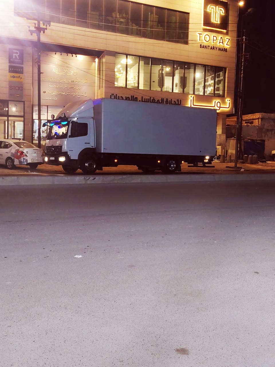 موديل ٢٠١٧ • ٨ برغي • ٤ سلندر」「تايرات جديدة」「جنط اكروم」「صدره تعبانة」「ت...
