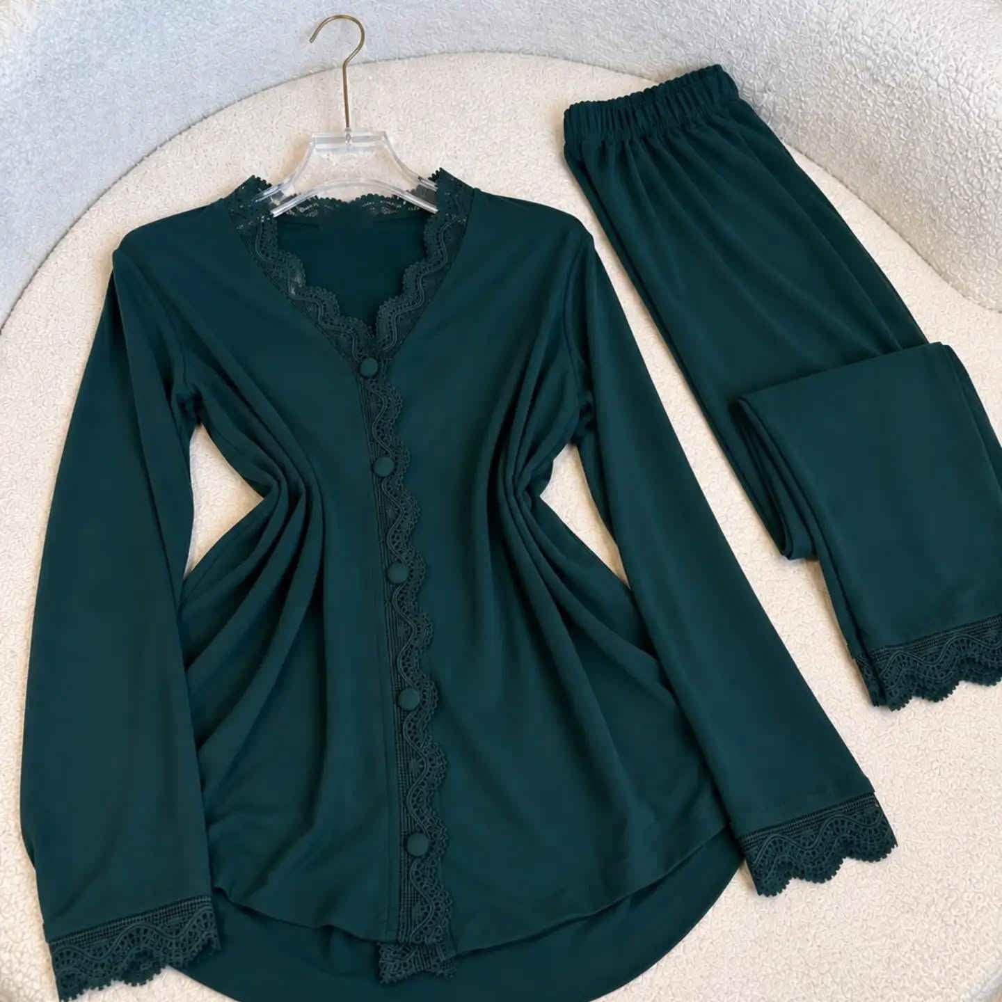 ❄️ موديلات شتائية وصلت  🤎

💰 السعر: [15 الف فقط]
📏 القياسات: [ L..XL..2XL..3XL

📩 للطلب
صورة الموديل 
 القياس 
 اللون على الخاص، 
ونثبت لجِ الطلب ونرسل تفاصيل التوصيل 🛍️

✨ لا تفوتچ، اطلبي موديلچ المفضل هسه!
@Celin_Al_Qaisi

***********
