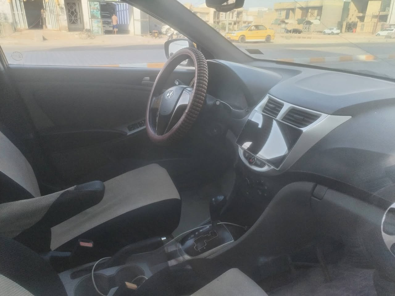 اكسنت مديل ٢٠١٦ وارد أمريكي حادثها فقط دوسه سيارة جاهزه كل نقص مابيها تبريد  شغال العنوان كوت مركز المدينه *********** بسمي رقم واسط.  السعر ٧٨وبيها مجال
