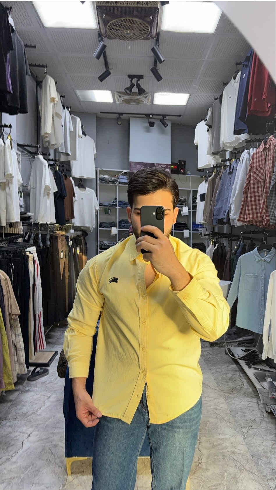 ⁨	قميص بربري كاجوال (Burberry Casual Shirt)💛
🎨 الألوان المتوفرة:
أصفر  
أحمر
أبيض
أسود
 نيلي
📏 القياسات المتوفرة:
من S إلى XXl
📍 للطلب أو الاستفسار: راسلونا على الخاص أو زورونا
ديالى الخالص قرب مدرسة السمؤال
🚚 يوجد توصيل لكافة المحافظات
#بغداد #explorer #ملابس #ريلز #ترند⁩
