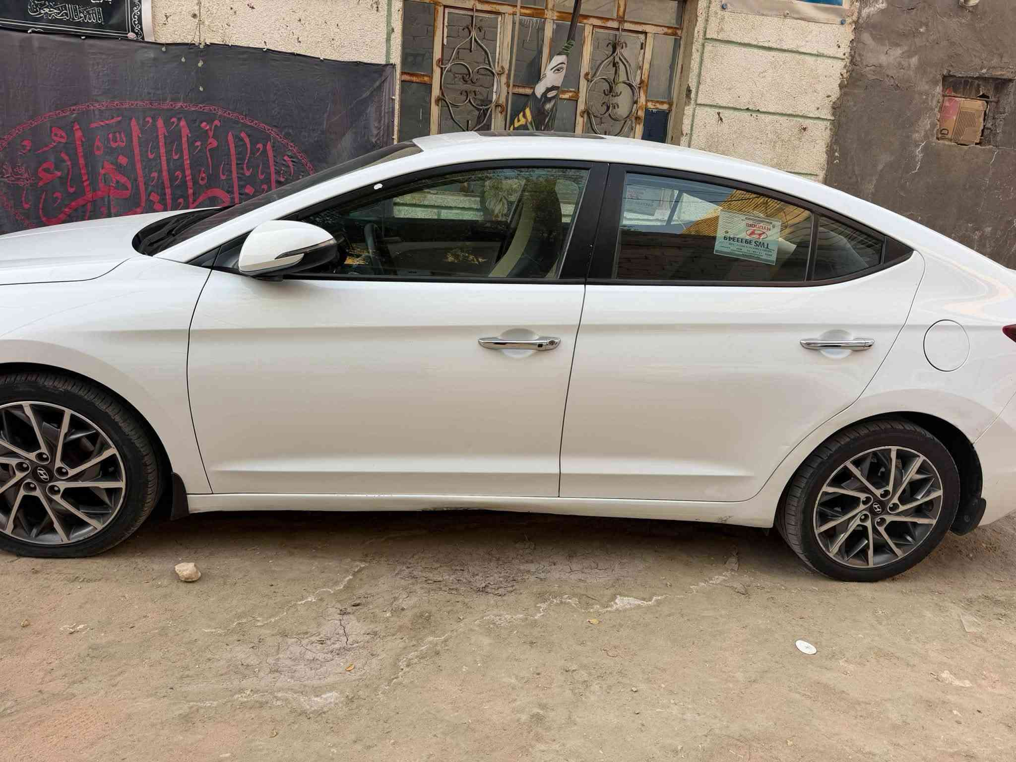 السلام عليكم النترا 2019 خليجي ماشية 190000KMفول مواصفات فتحة بصمة  شاشة وكامرة خلفي وامامي وحساسات خلفي وامامي وكشنات جلد تبريد قطعتين مري شفط  اشارة ترحيب دواخل بيجي وصاج بيها بارد فقط لاتبديل ولاضربة ولاصبغ والسونار مرفق بالصور رقم بابل انكليزي صاحبها بالناصرية تحويل مباشر هزة جديدة والسيارة جاهزة محرك كير حدادية تبريد مكاني ناصرية مركز *********** السعر 145 وبيها مجال قليل
