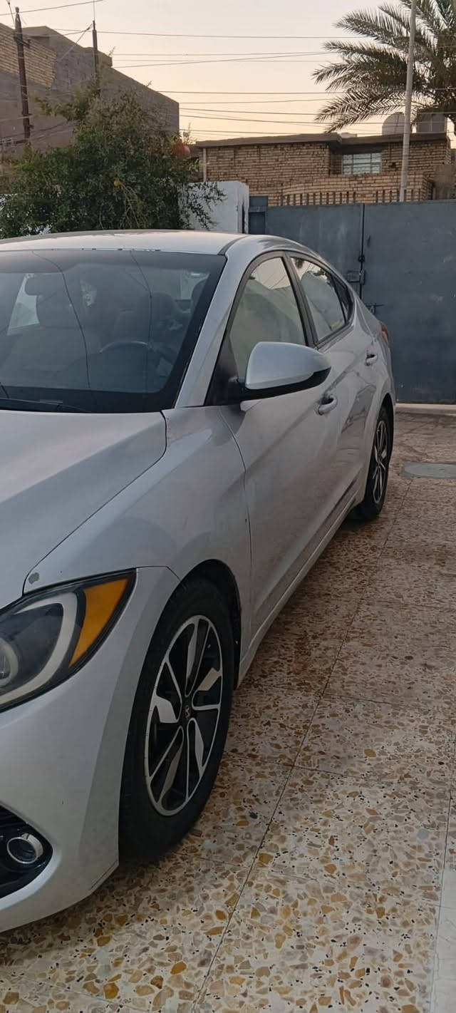 النترا مضلع للبيع
بغداد المشتل مكينه الفين دوش مفتوحه بنيد اودوسه والجنطه بيهن صبغ وحادثها بس دعاميه ولباقي مثل ما موضح بل صوره

موديل ٢٠١٨  السعر شده وخمسه والشراي بي خير ويدلل 

للاستفسار : ***********
