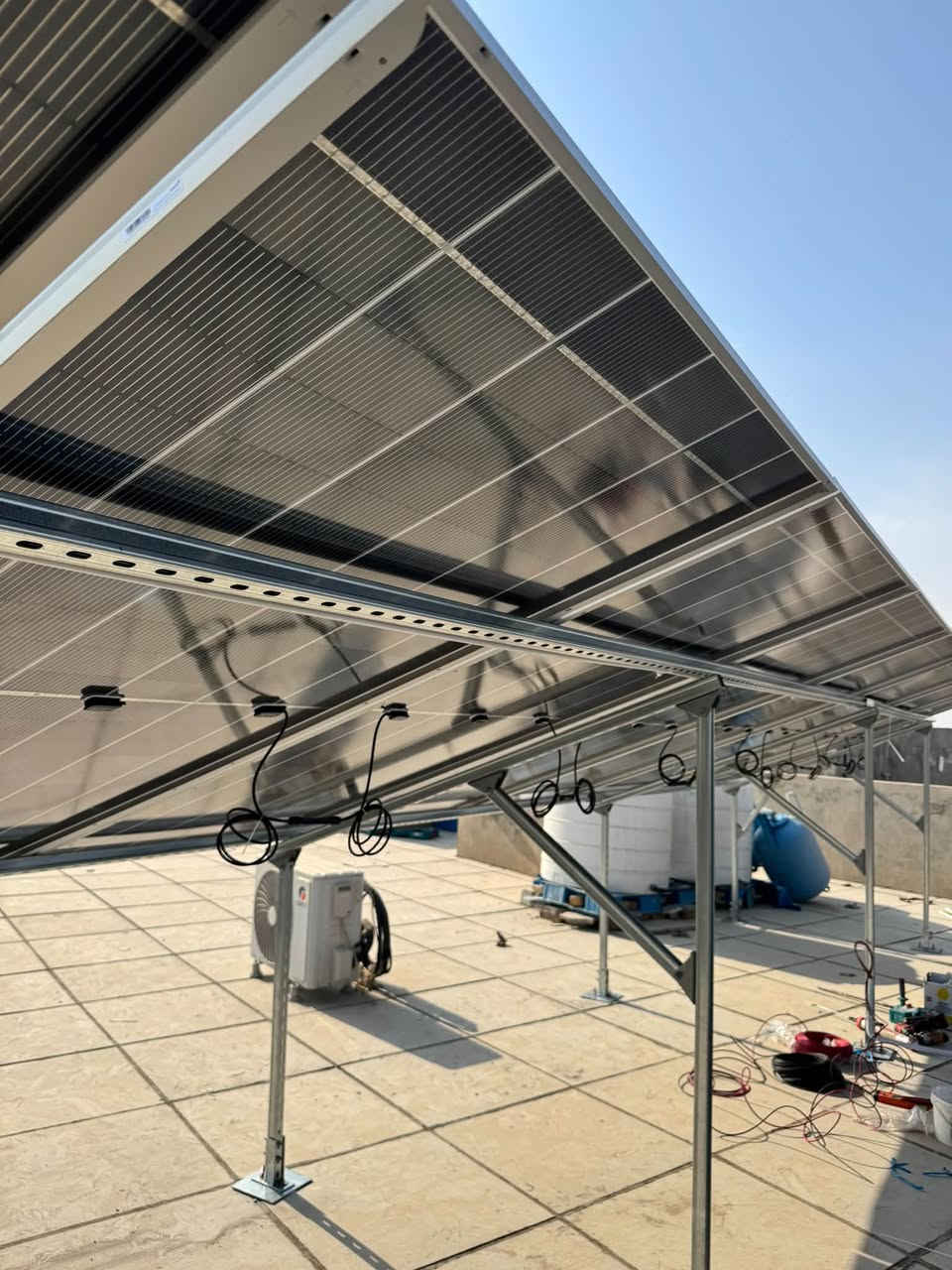 انفرتر Solis 10kW • بطارية Pylontech • ألواح AIKO ثنائية الوجه