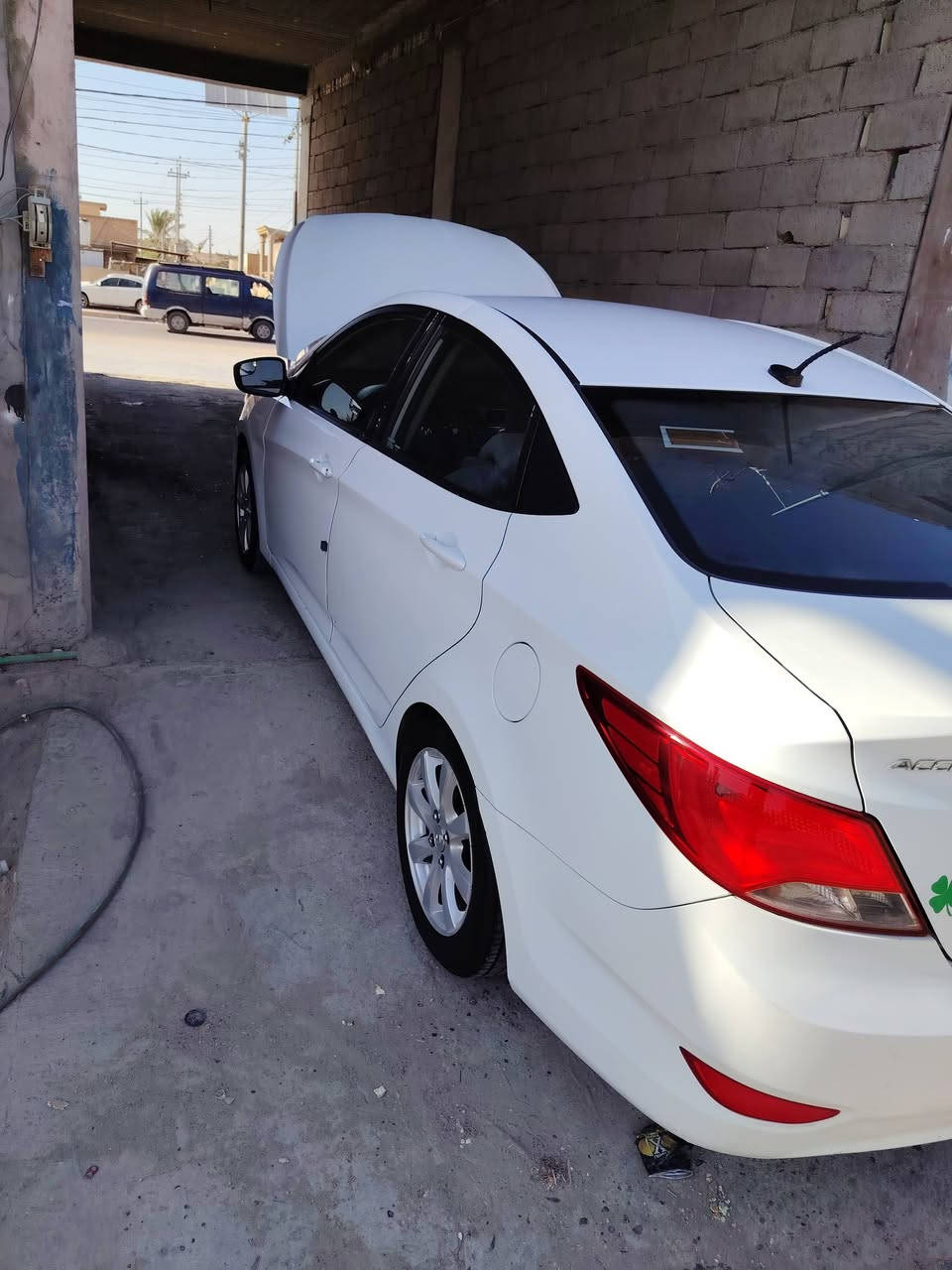 عسلام عليكم هونداي اكسنت 2015 أمريكي 1600 ماشيه 110 الف  رقم بابل نكليزي سنويه ل2030  مالكهة موجود اكعدك يمه تحويل. سيارة حادثه فقط ربع جاملغ بارد وشخط بدايه تكمه كد إصبع  من امريكه مبين بلسونار  بدون اي دواخل واني بدلت دعاميه اماميه جانت مو حلوة والاصليه عندي بيهة ليبل موجود بيهة   سيارة مثل ماموضح بسونار وملاحظه نص التكحيلات الي بل سونار شلتهن ماكو جواهن اي ضرر.  وين ميعجبك صعد سونار تخم تأير قبل سبوع شديته ماصدات مال خليجي جدد. سيارة كير ومحرك خير من الله لاتنقيص ولا دوانز وبدون محسن شرط. حداديه قبل سبوع كلهة بدلتهة.  مختصر الكلام كلشي ذكرت بالمنشور حته ماتتعنه ويطلع غير شكل سيارة احلى من صور  ماتذب ولاربع عليهة  مال جناي ومامتعوبه السعر 98 وبيهة مجال بسيط الشراي يتصل على هذا الرقم *********** واني بل خدمه
