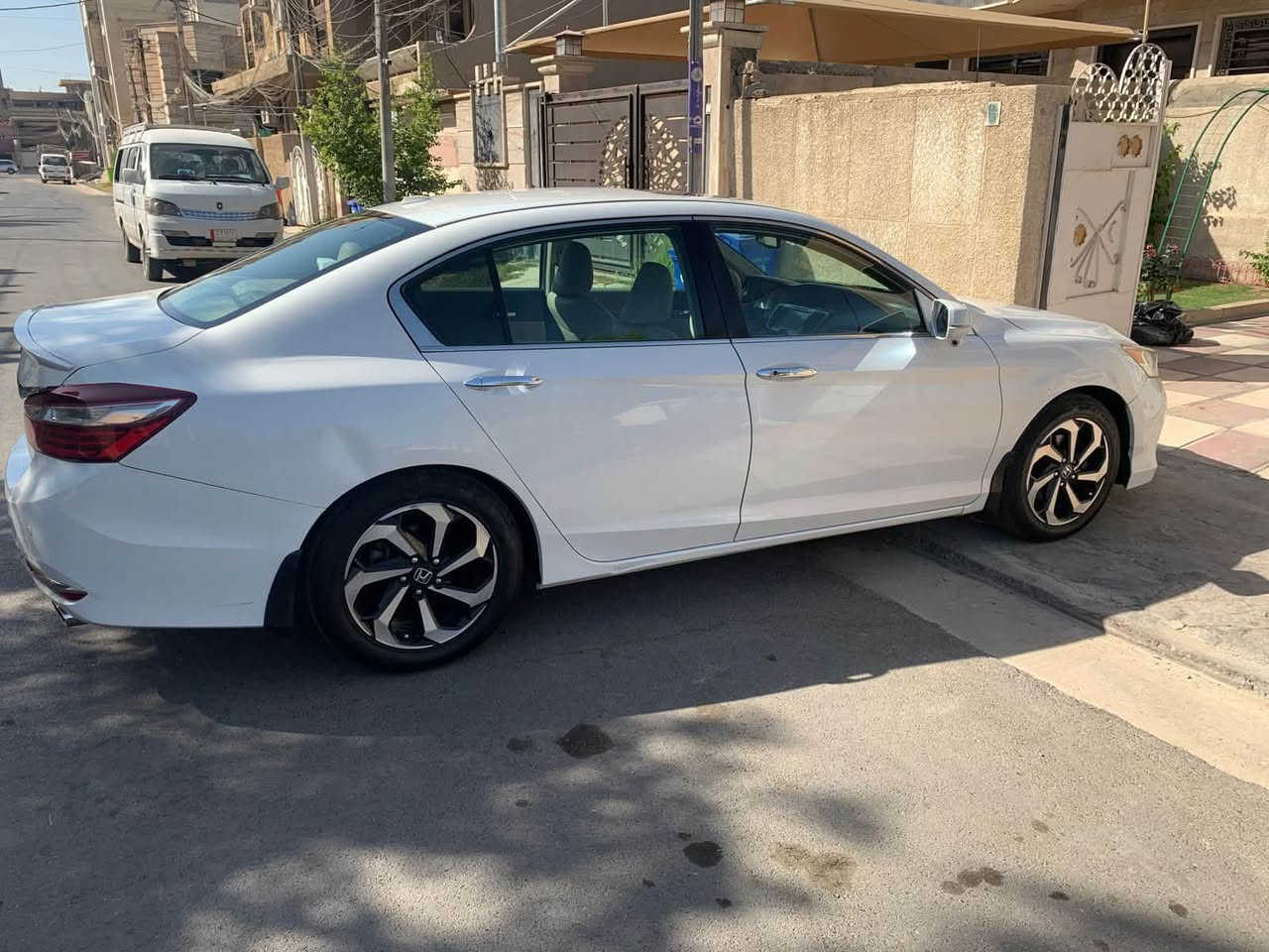هوندا اكورد موديل 2017
فول موصفات
رقم دهوك باسمي تحويل ثاني يوم
 محرك2400🐎🐎 
تبريد قطعتين❄️❄️
حادث خلفي جدا بسيط
بدون صبغ بدون دواخل
 🛞🛞جدد 
اشاره مع كامره جانبيه
دخول ذكي
تشغيل بصمه
وبيه بعد مواصفات
ترهم اذا اكو مراوس بجارجر او اوباما مديل18-21 مع الفرق شرط حادث خلفي خفيف
مكان السياره بغداد حي الجامعه
اسعر147
اتصال عل الرقم***********
