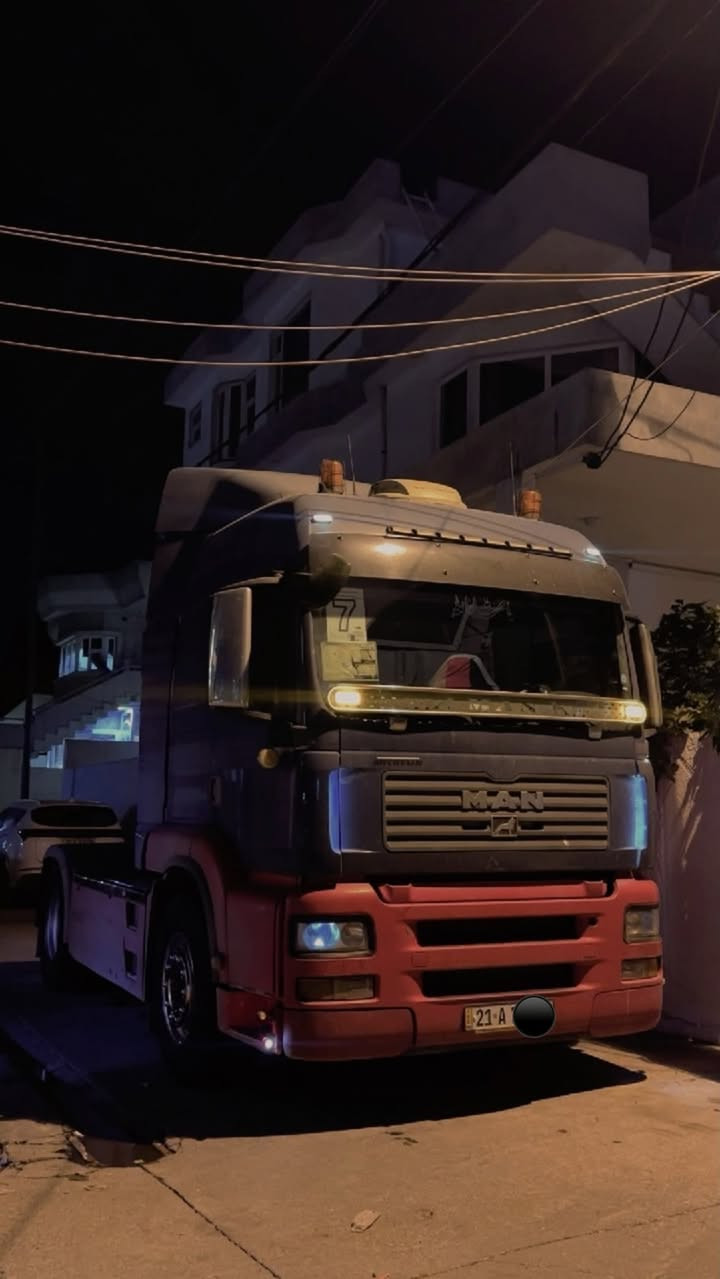 بە  ناوی خوای گەورە
مان ٢٠٠٤ فول فول مواسەفات ریتایدەر هاڤ سەلاجە ماشەڵا سەیارەکە لە مۆدێڵی خۆیە جوانترم نەبینیوە 
سەیارەکە مەزبوتە لە ئیشایە سەیارەکە ٢٥٠ دینار مەسرەفی تیا نییە تازە ژێرە سورەکەی بۆیاخ کراوە بۆ جوانی کراوە دوێنی کراوە 
*********** ڤایبەر واتسەپ لەسەرە
