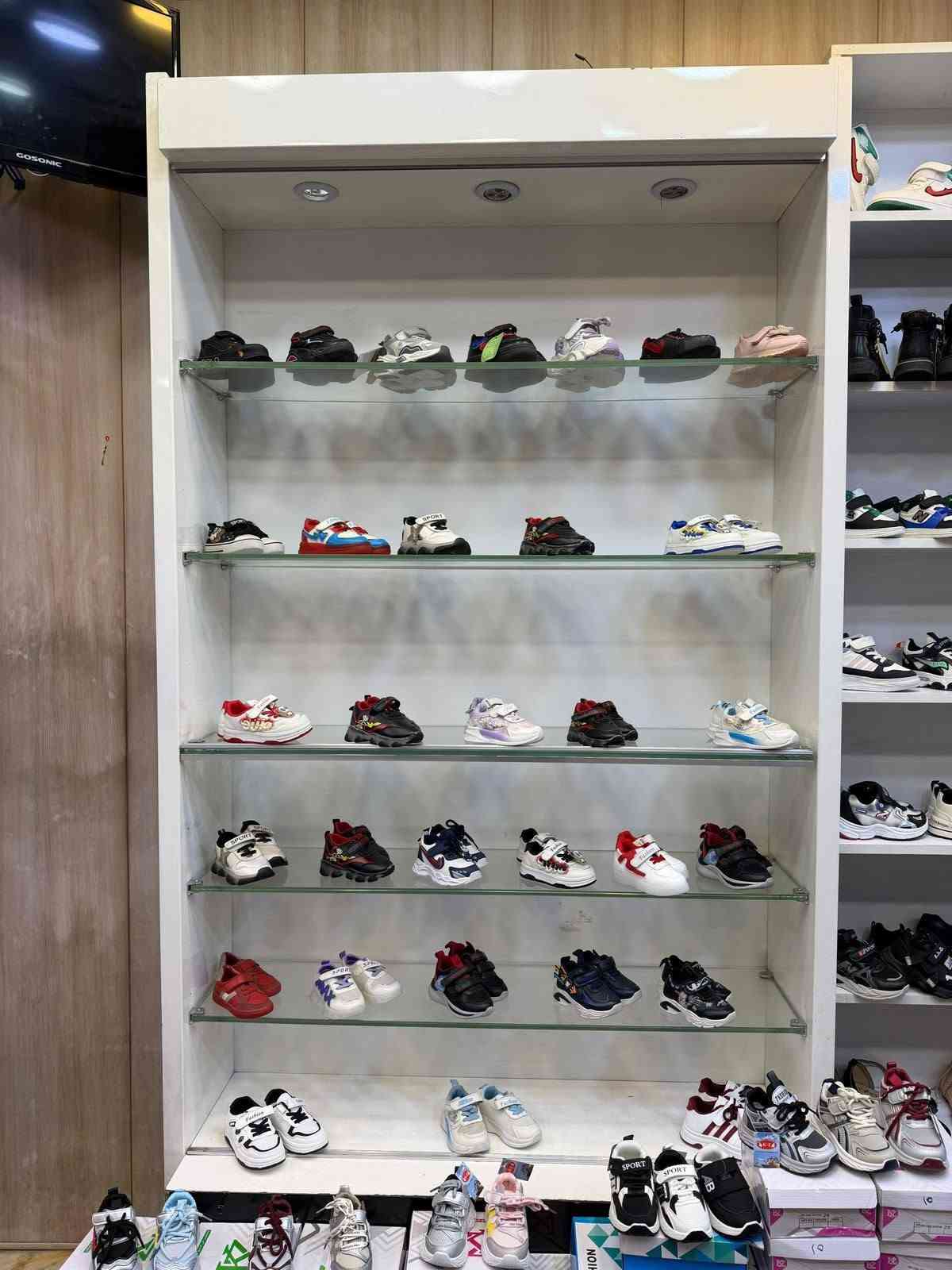 السلام رفوف وفاترينات للبيع

قيم واخذ ب الي يحبه الله ما اختلف وياك اريد ابيع 

مكاني بغداد السيديه للاستفسار ***********
