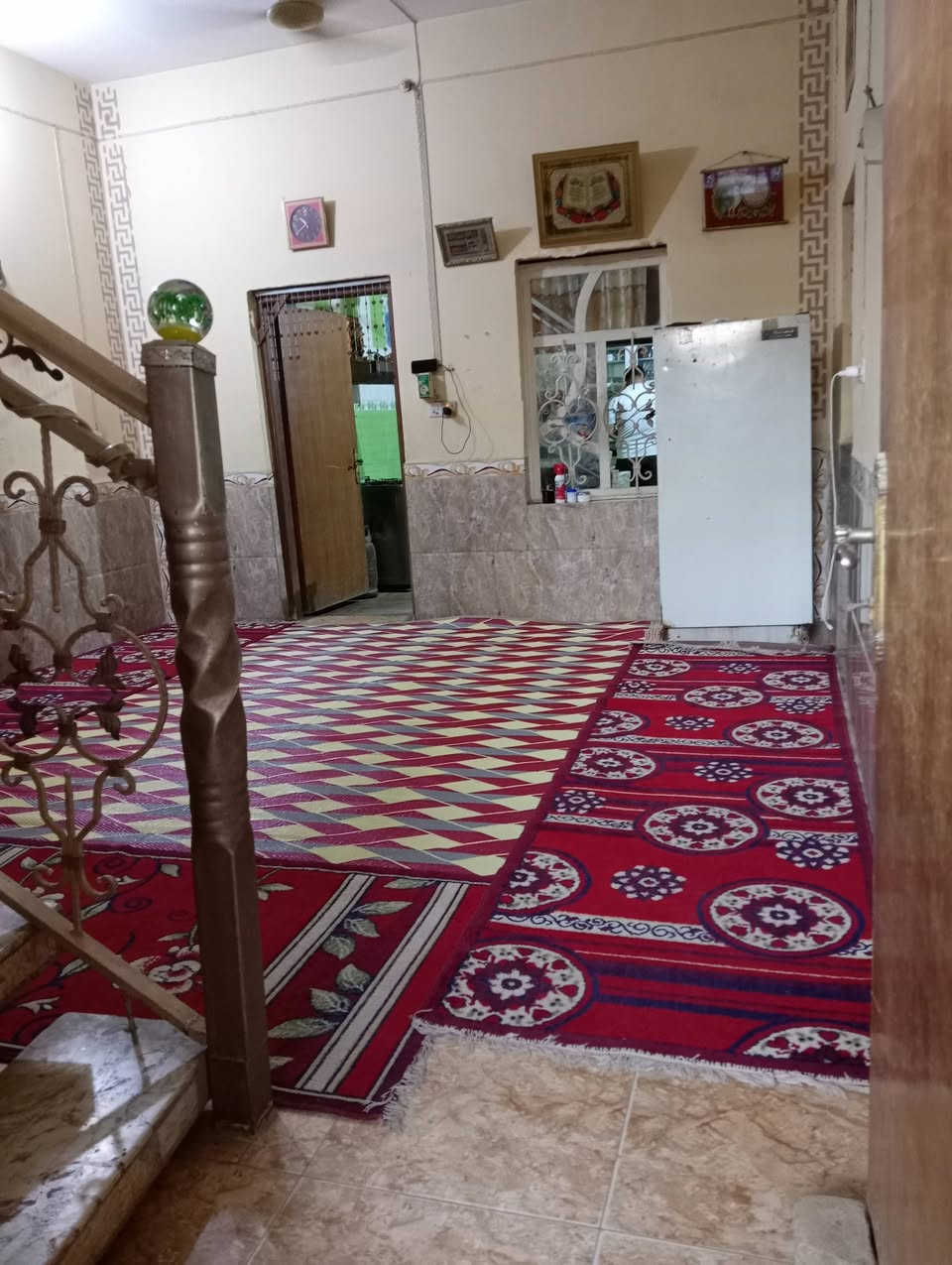 بيت للبيع في الناصرية مركز 3 دقايق عن جامعة العين بالسيارة
موقع البيت حي الشهداء قرب محطة رفع الماي قطاع 52

 

المميزات: 

- 3 دقايق عن جامعة العين بالسيارة

- دقيقة واحدة مشي عن خط المارسدسات (من الشهداء الى سوگ هرج)

- على شارع 15 متر مبلط

التفاصيل:

بيت طابو امامي مساحة 100م واقع حال 120م بناء عگادة 

السعر 105مليون و بي مجال

يحتوي على: إستقبال، صالة، غرفة، مطبخ، محل

الطابق الثاني يحتوي على صالة، غرفة سندويچ

للتواصل ‏‪***********‬‏ او ***********

