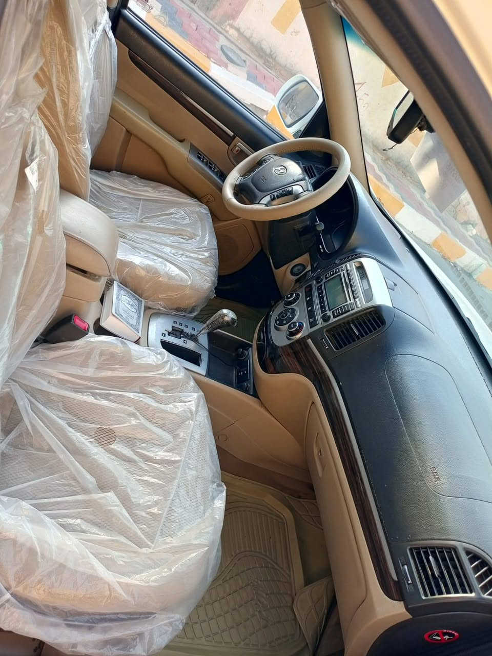 للبيع فقط هونداي سنتافي  سيارة جديدة ومكفولة كفاله عامه من الضربة والصبغ والتبديل كير محرك كفاله
 خليجي 6 سلندر فول مواصفات عدا البصمة 7 راكب  ماشيه 170 قابله للزياده  غرفتها جديدة تخم تاير صدر كله جديد 
لايت زنون  ، اشارات بالمري، مشروع وطني ،  رقم بغداد جديد ، السيارة باسمي تحويل باليوم التالي،   مكان السيارة  ذي قار
السعر 155 وبيه مجال بسيط حك الجيه للاستفسار ***********

