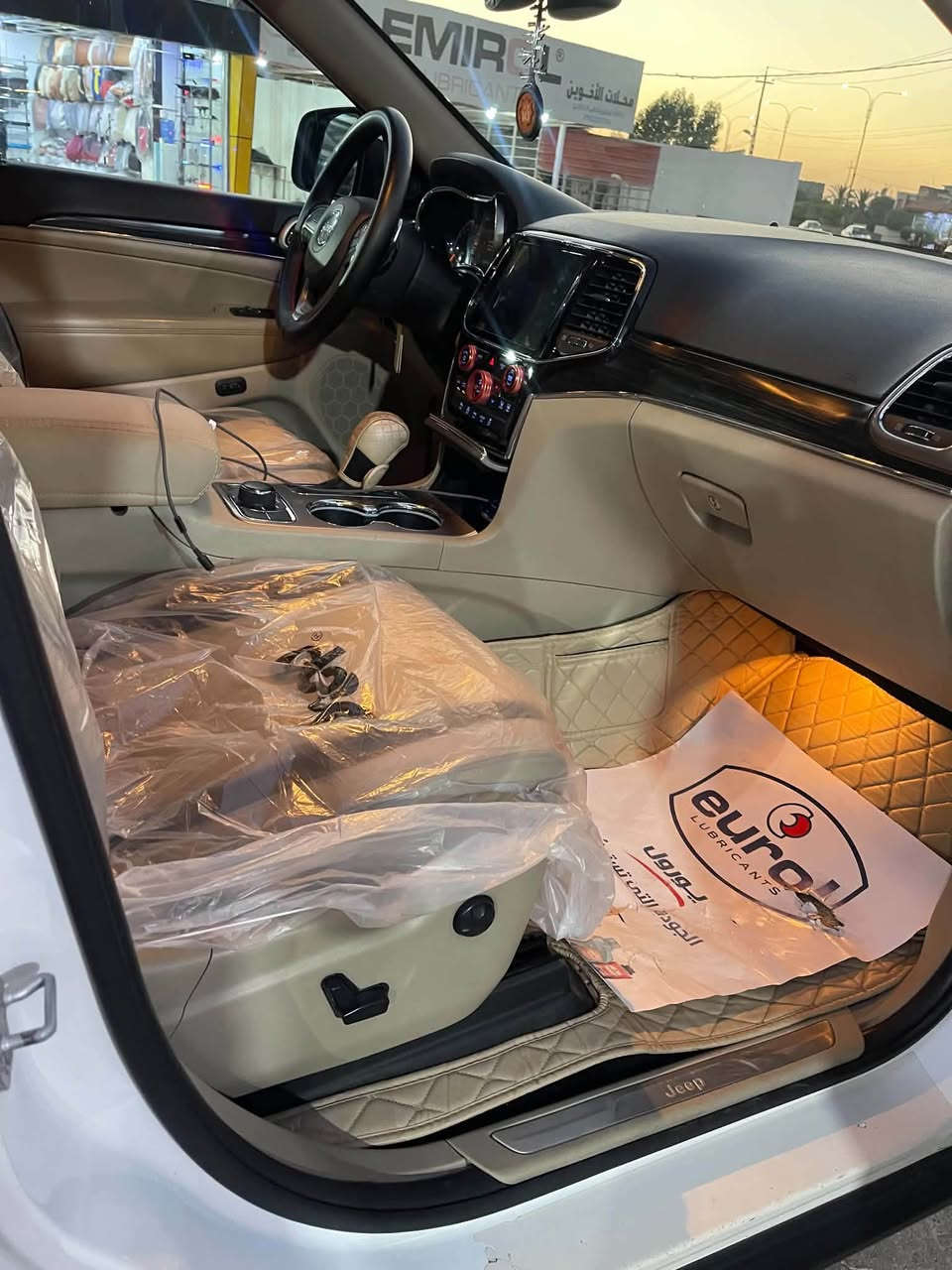 🔥🔥 للبيع جيب جراند شيروكي 2019 خليجي فل الفل 🔥🔥
🚘 JEEP GRAND CHEROKEE 2019
🇦🇪 وارد خليجي – مواصفات خليجية
⚜️ فل الفل – أعلى مواصفات ⚜️

✨ السيارة وضع شركة وكفالة عامة ✨

🔹 محرك V6
🔹 گير أوتوماتيك 8 سرعات
🔹 دفع رباعي 4×4
🔹 تشغيل بصمة + دخول ذكي
🔹 تشغيل عن بُعد
🔹 مقاعد جلد كهربائية
🔹 تسخين وتبريد المقاعد
🔹 ذاكرة مقعد السائق
🔹 دركسون متعدد الوظائف ومدفأ
🔹 شاشة كبيرة
🔹 GPS / ملاحة
🔹 كاميرا خلفية
🔹 حساسات أمامية وخلفية
🔹 رادار أمامي
🔹 مثبت سرعة
🔹 تحذير النقطة العمياء
🔹 تحذير مغادرة المسار
🔹 نظام تحذير من الاصطدام
🔹 تحكم مناخي أوتوماتيك
🔹 إنارة LED
🔹 جنوط رياضية
🔹 باب خلفي كهربائي
🔹 نظام صوتي فاخر
🔹 Bluetooth + USB
🔹 Apple CarPlay / Android Auto
🔹 أوضاع قيادة وأوف رود

💰 السعر: 259 ورقة
🔥 وبيها مجال للجادين
💥 بسعر الـ2014!

📍 العنوان: الأنبار – الحبانية
📞 ***********

⚜️ الفحص حسب رغبة المشتري
⚜️ الجاد يتفضل والمعاينة تحكم
