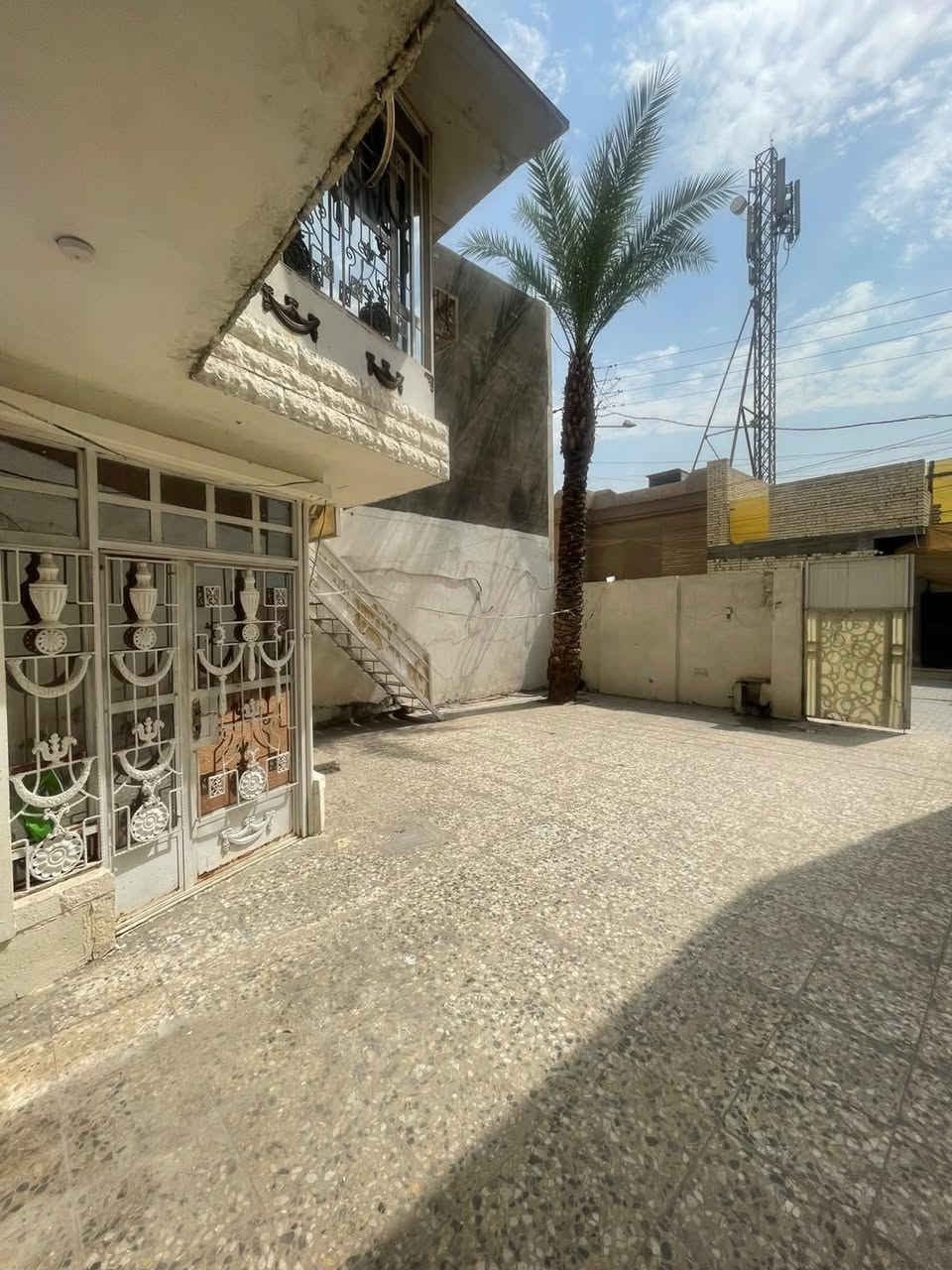 ايجارات سيديه1بيت 200متر 4نوم واستقبال وهول مطبخ وصحيات وكراج مليون 100 الاقتصادين 2بيت250 متر كلاسك 4نوم واستقبال وهول مطبخ وصحيات وكراج وحديقه مليون 100.بل مربع مقابل جامع إبراهيم الخليل 3 بيت 150 متر ثلاثه نوم واستقبال وهول مطبخ وصحيات وكراج 900.قرب الاطفاء4بيت 100 متر ثلاثه نوم واستقبال وهول مطبخ وصحيات مليون ونص 5 بيت 200متر كلاسك غرفتين وصاله ومطبخ وصحيات وكراج وحديقه 850 قرب إعداديه الصناعه 6 بيت 50 متر جديد غرفتين وصاله ومطبخ وصحيات 750 تبوك جديد 7طابق اول 200 متر ثلاثه نوم واستقبال ومطبخ وصحيات وكراج وسطحين 600 الضباط 8 بيت 250 متر طابق اول غرفتين وصالة ومطبخ وصحيات معزول ايجاره 600 درج خارجي. 9 غرفه وخدماتها 400.بتبوك 10 مشتمل ارضي غرفه وصاله ومطبخ وصحيات 500. 11شقق غرفتين وصاله ومطبخ وصحيات من 450.الى 650.  12 شقه غرفه وصاله ومطبخ وصحيات ترهم طالبات أو طلاب أو عزاب 600.قرب سان ستي.  13 يوجد سكن طالبات نظام اسره   14.شقه غرفه وصاله ومطبخ وصحيات 450 اعلام ترهم طلاب 15 بيت ثلاثه نوم واستقبال وهول مطبخ وصحيات 650 كفائات السيديه نظيف جدا موقع حلو  16 شقه موثثه طالبات أو موضفات 500.كفائات السيديه مكان حلو مرتب  17 بيت شهداء السيديه غرفتين وصاله ومطبخ وصحيات وكراج 500.  18 طابق اول غرفه وصاله ومطبخ وصحيات 350 نهايه اميمه قرب الري 19 غرفتين وصاله ومطبخ وصحيات 400.التراث طابق اول. 20بيت غرفتين وصاله ومطبخ وصحيات وكراج 500 الرساله الثالثه ويوجد عروض اخرى للاستفسار ***********
