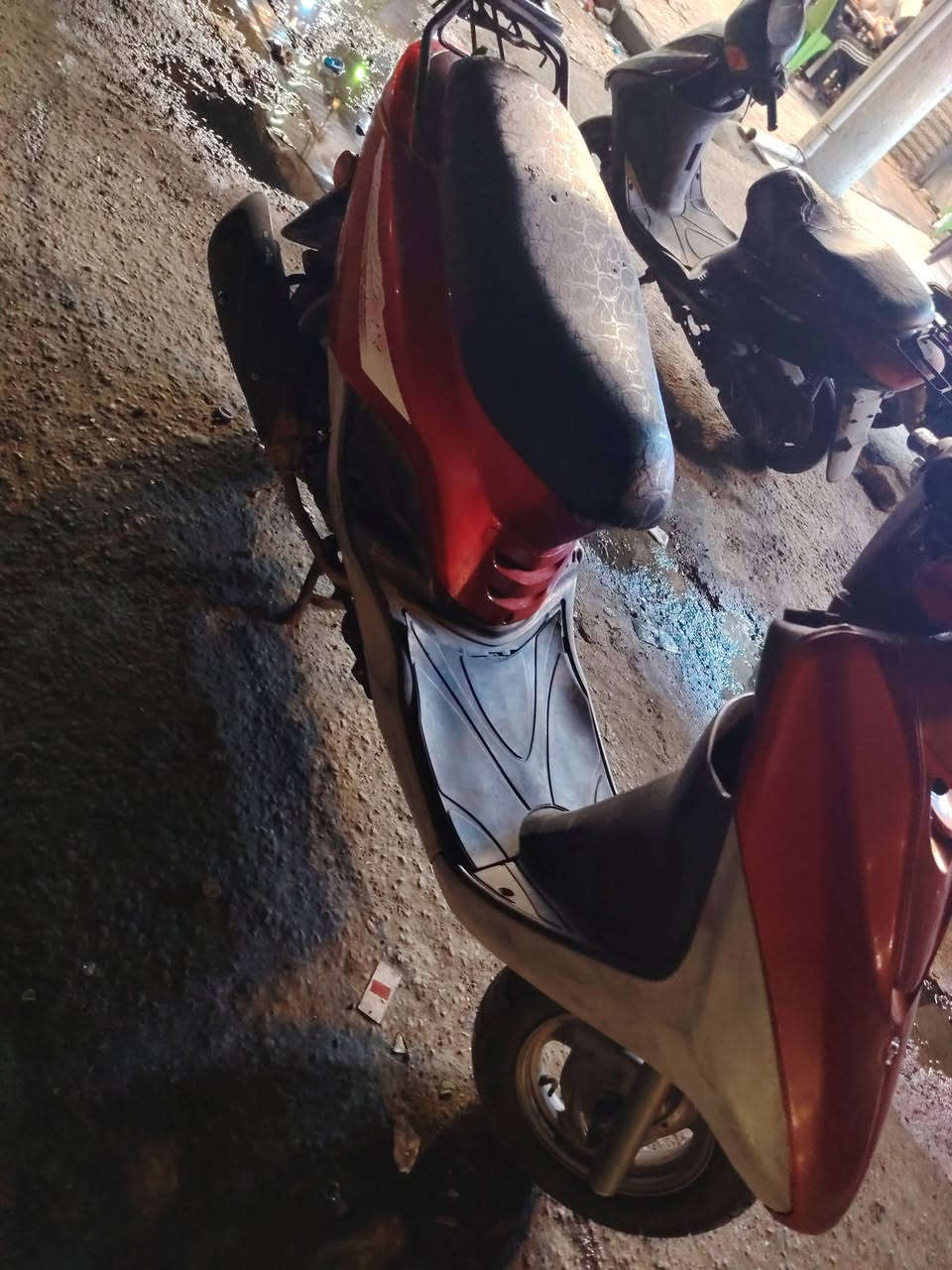 السلام عليكم دراجه بريز للبيع بغبغاء دراجه نضيفه بشهر ال6 نازله رنبه السعر 950 ألف وبيهة مجال قليل فقط الباتري شوي ضعيف العنوان بغداد شارع الكفاح أي ستفسار اتصل ***********
