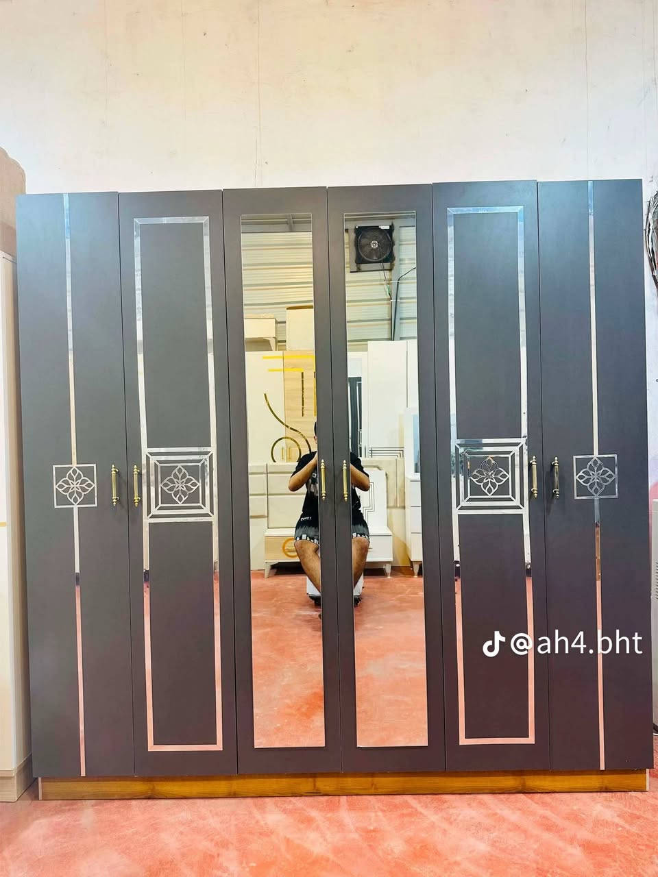 نجار متنقل جميع مناطق بغداد لفتح وشد الغرف نوم التركيه ولماليزيه ولعراقيه والإيطاليه  بجوده عاليه من مكان الئ مكان آخر بجوده عاليه بانسب الأسعار عنوان بغداد الكرخ الاستفسار أتصل وتدلل ***********
