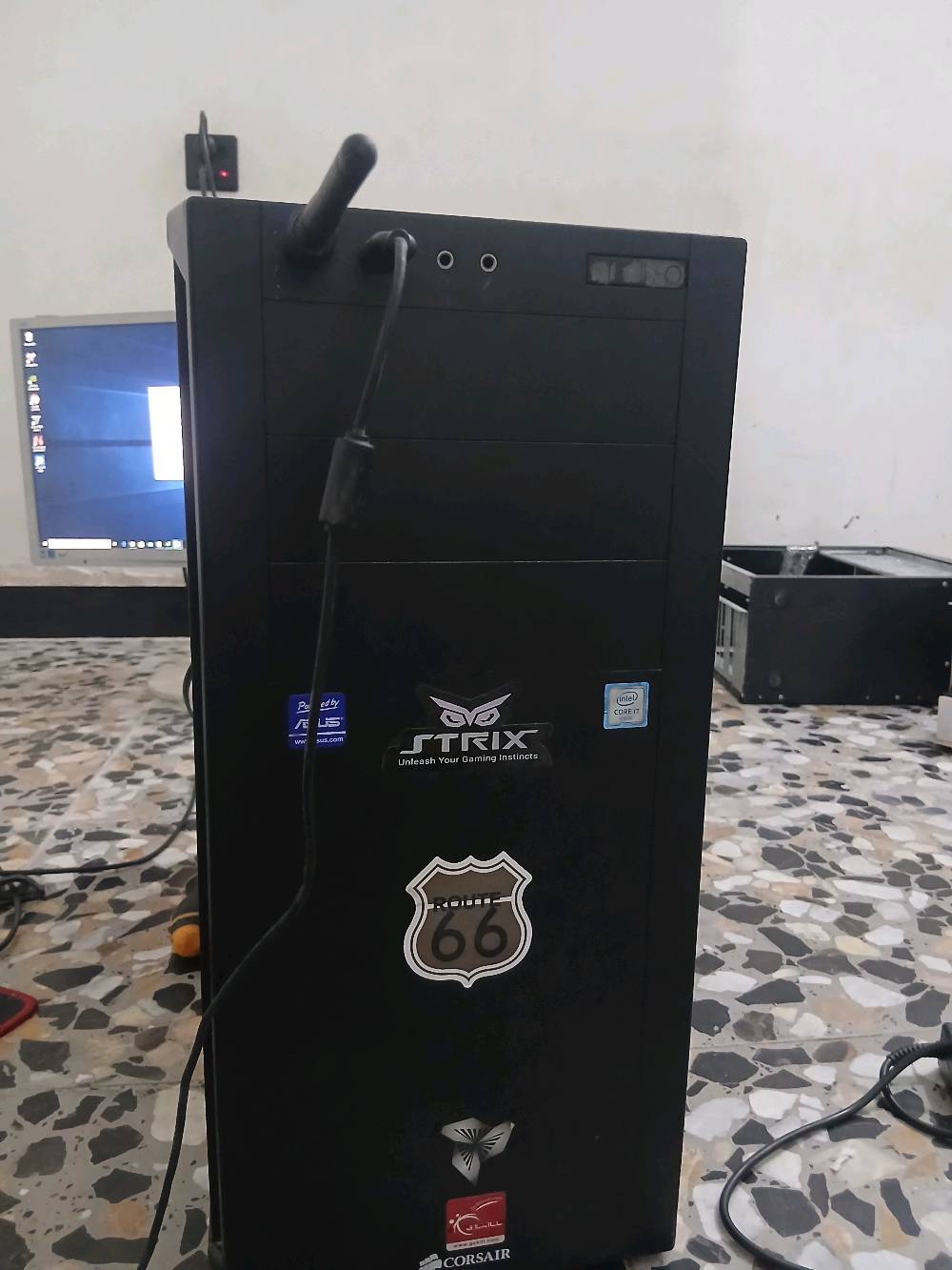 السلام عليكم 🌹
🖥️ PC Gaming للبيع — نظيف وجاهز للاستخدام
⚙️ المواصفات:
CPU: Intel Xeon E5-2650 v2
GPU: GTX 760 2GB 3-VAN
RAM: 16GB DDR3 — قطعة واحدة
SSD: 256GB للنظام
HDD: 500GB للألعاب والملفات
PSU: 650W
الكيس نظيف
فقط الكيس + كيبل الباور
🎮 مثبت عليه GTA V
🔍 الفحص متوفر قبل الاستلام وأكدر أخلي المشتري يفحص الجهاز أمام المندوب.
⚠️ ملاحظة مهمة: المذربورد بيها سلوت RAM واحد فقط شغال حالياً، لذلك الجهاز حالياً يعمل على 16GB، وتم توضيح ذلك بالكامل قبل البيع.
💰 السعر: 210,000 دينار
🚚 التوصيل مجاني لجميع محافظات العراق
📍 بغداد — المعامل / بستان سامي
💵 عند التوصيل: عربون 5,000 دينار، والباقي عند الاستلام والفحص.
📩 التواصل واتساب: ***********
***********