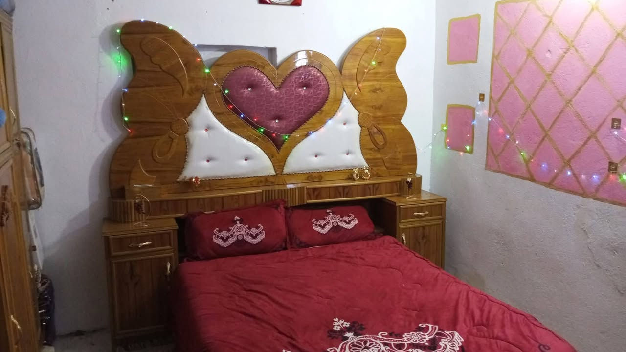 دار لبيع المساحه 57 متر منطقه الماجديه نهايت شارع الجامع سعره 60 مليون وبيه مجال قليل ستفسار ***********
