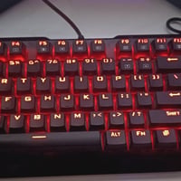 كيبورد ميكانيكي للبيع من شركة REDRAGON نوع USAS K553 قطعه نظيفه كارتون...