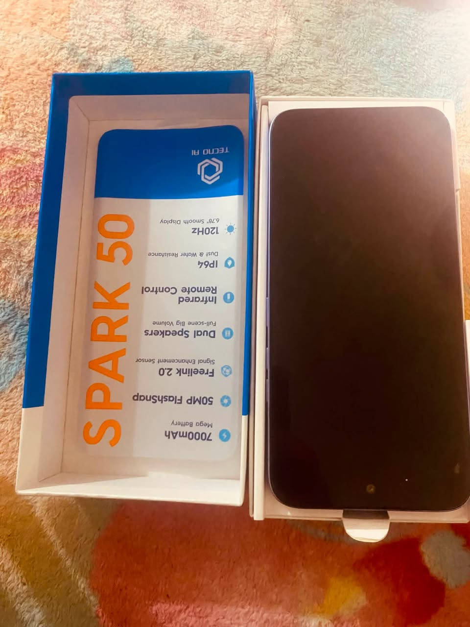جهاز هو Tecno Spark 50 📱      تخزين256GB
بطاريه7000
جديد مصارلي هواي من ماخذه 
سعره 285 بي مجال قليل مستعجل عل بيع
تواصل. ***********
