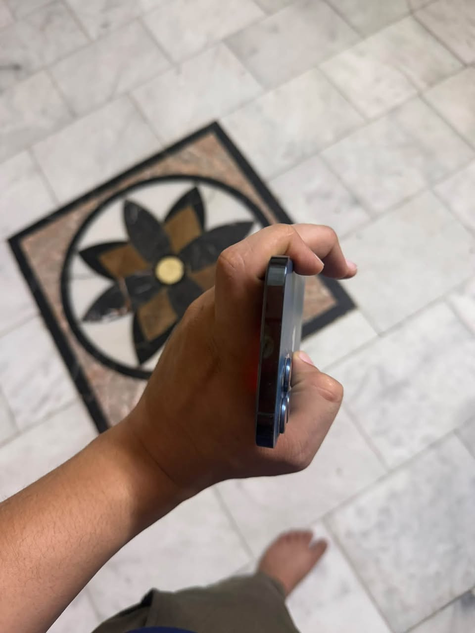 سلام عليكم من رخصة الادمن ايفون ١٢ برو ماكس ذاكره ٢٥٦ماستر جهاز ممفتوح ابد بطاريه ٧٧ ممبدل بيه ي شي جهاز نضيف كلش وتجي وشوف بعينك مكاني بغداد مدينه الصدر  وهذا رقمي الشراي يتصل *********** سعر ٥٣٠ وبيه مجال قليل

نص مكتوب في الصور:
- 8:50 حول الاسم iPhone إصدار iOS 26.6 اسم الطراز iPhone 12 Pro Max رقم الطراز MGDF3AA/A الرقم التسلسلي G0NF8N6V0D56 انتهت صلاحية التغطية سجل تاريخ القطع والخدمة الأغاني 0 الفيديوهات 73 الصور 567