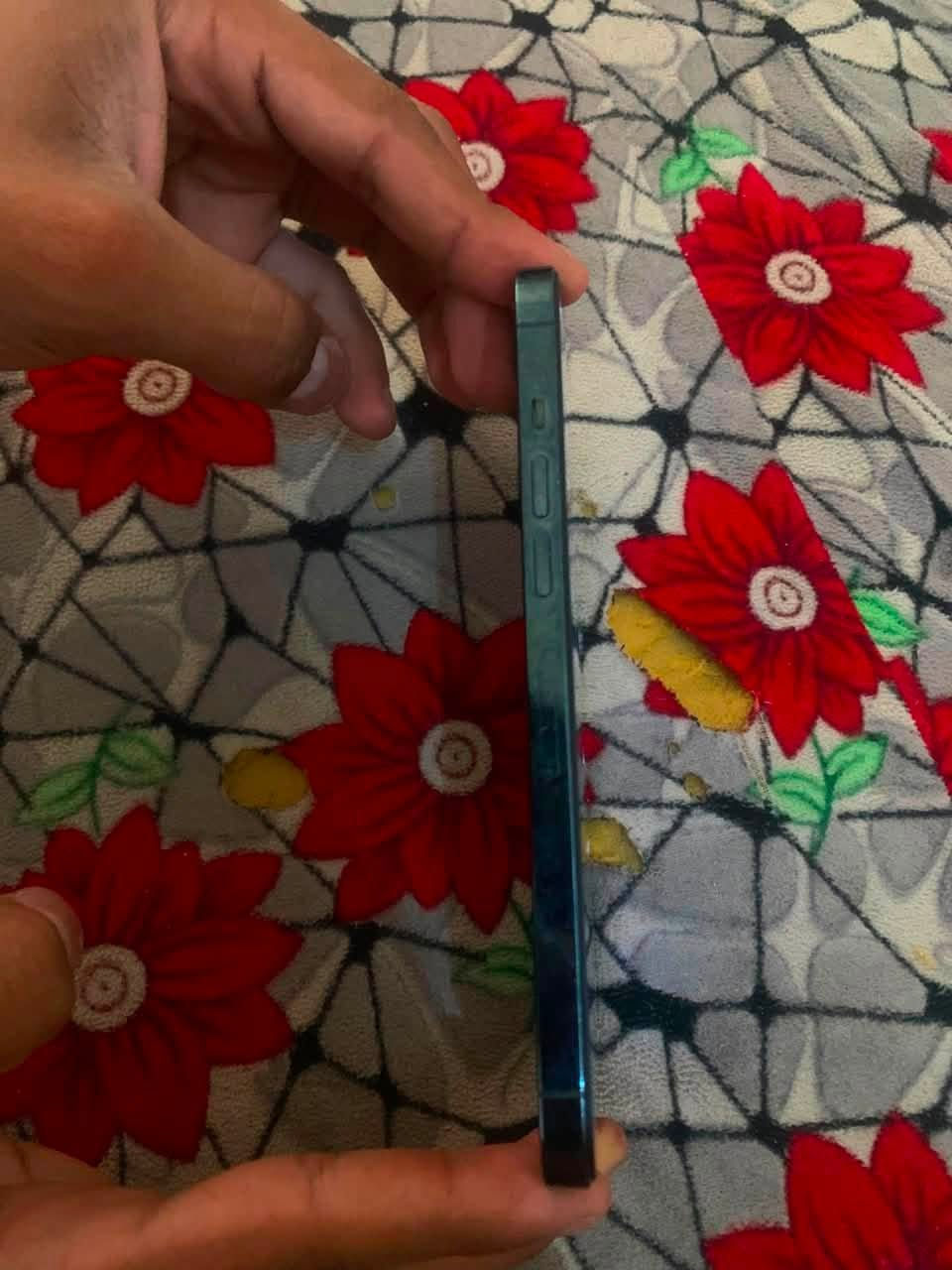 12برو ماكس مبدل بطاريه وشاشه نوعيه زينه ذاكره 256 فيس إيدي يحتاج برمجه للمراوس بدراجه فقط مكاني كربلاء لملحق ***********
